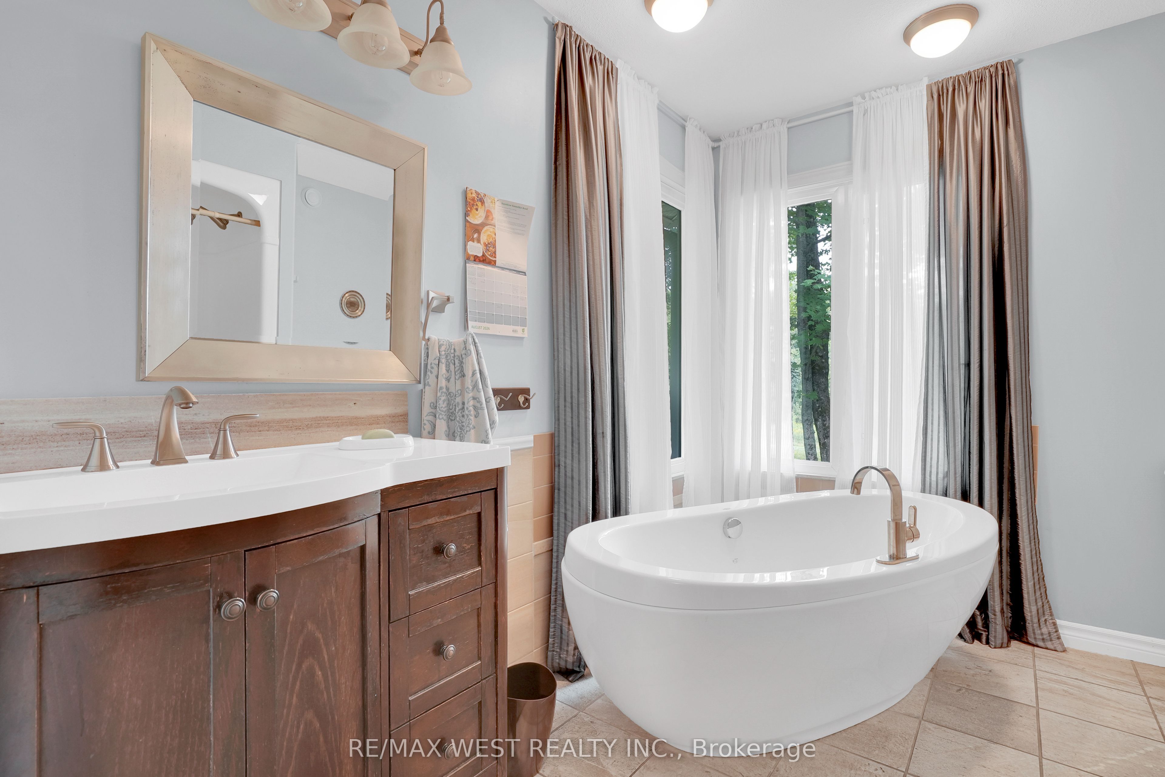 20 Deerhurst Highlands Drive Property Photo 8