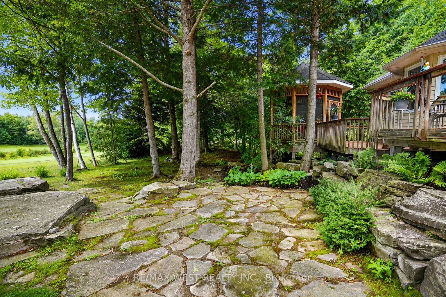 20 Deerhurst Highlands Drive Property Photo 16