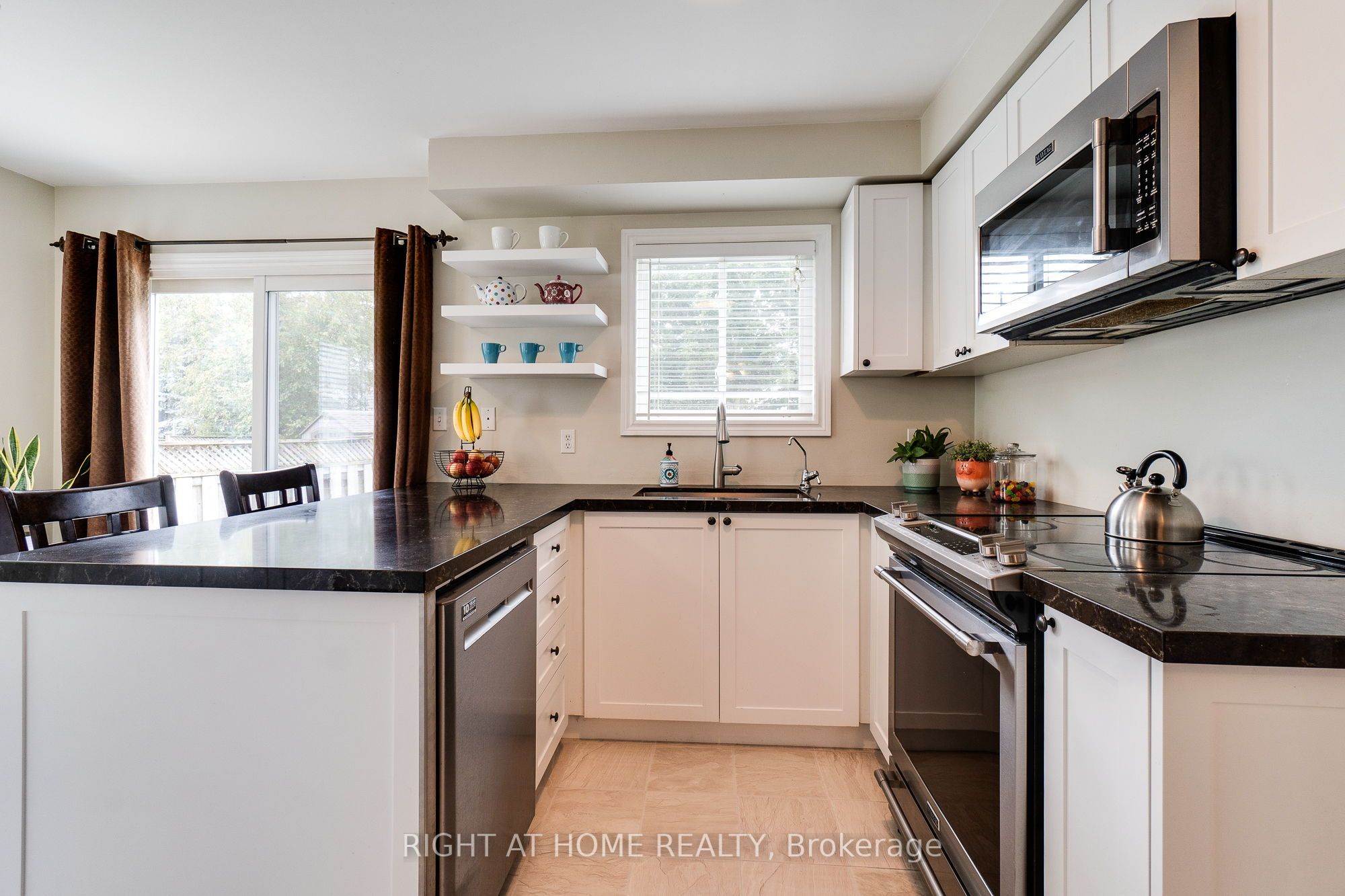 234 Philip Court W Property Photo 12