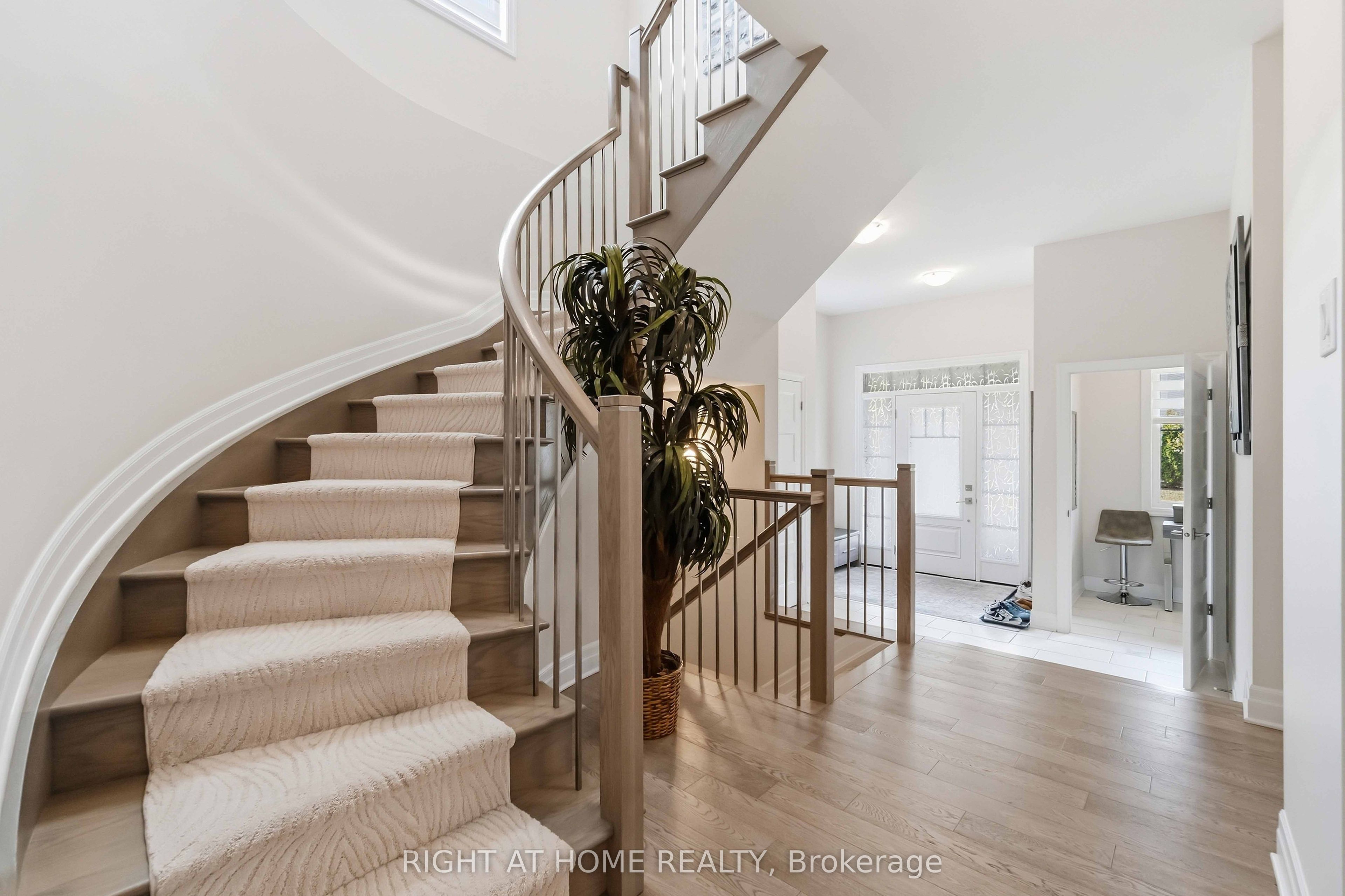35 Hawks Landing Crescent Property Photo 7