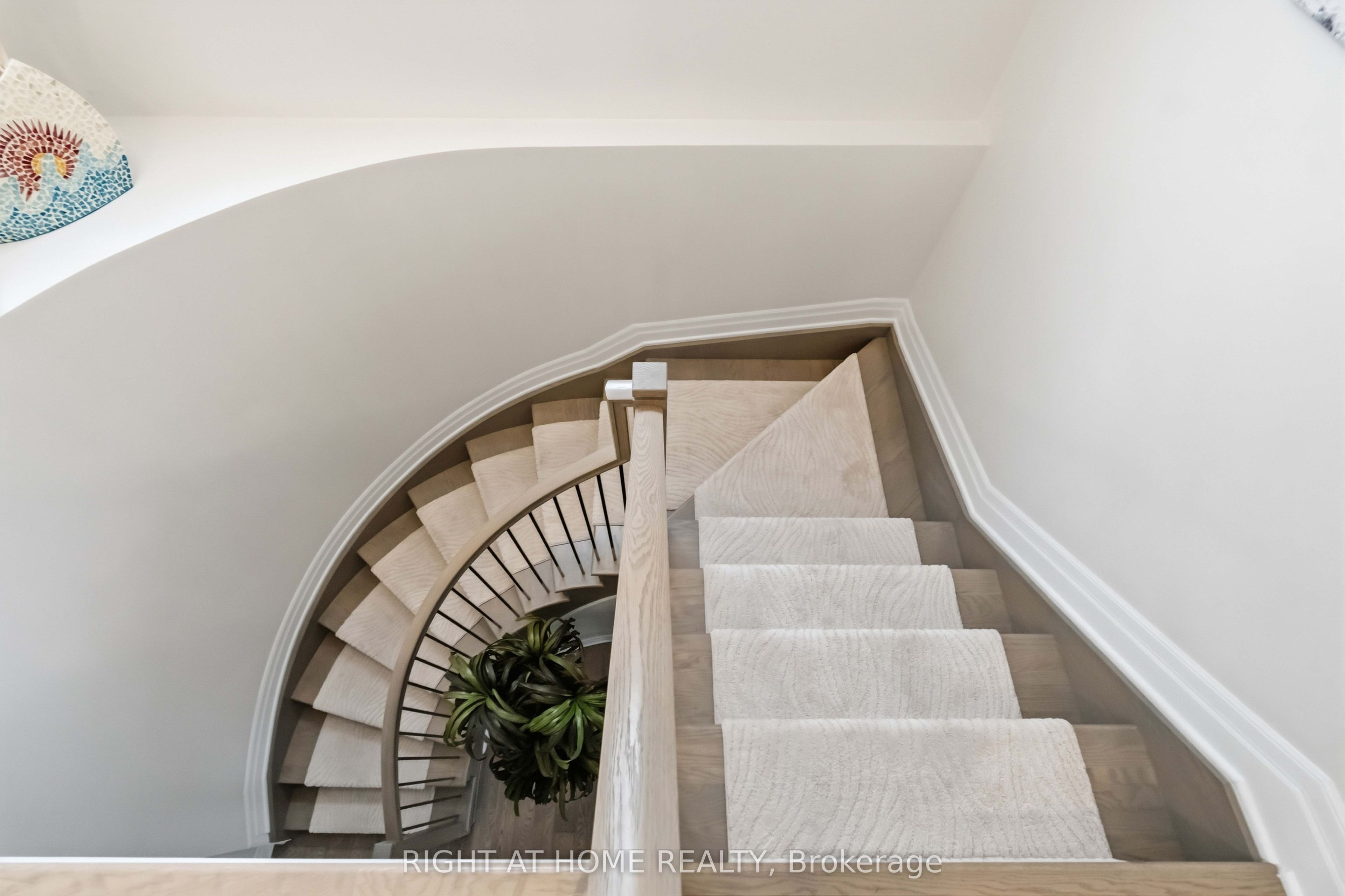 35 Hawks Landing Crescent Property Photo 23