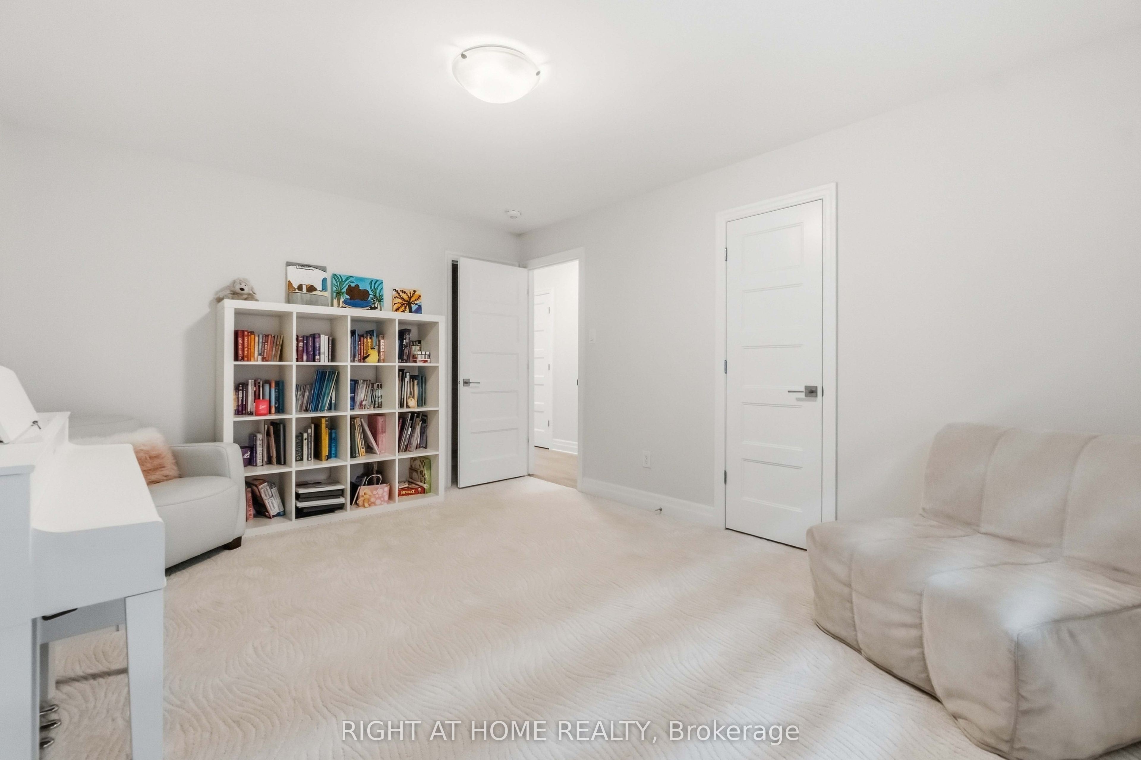 35 Hawks Landing Crescent Property Photo 26