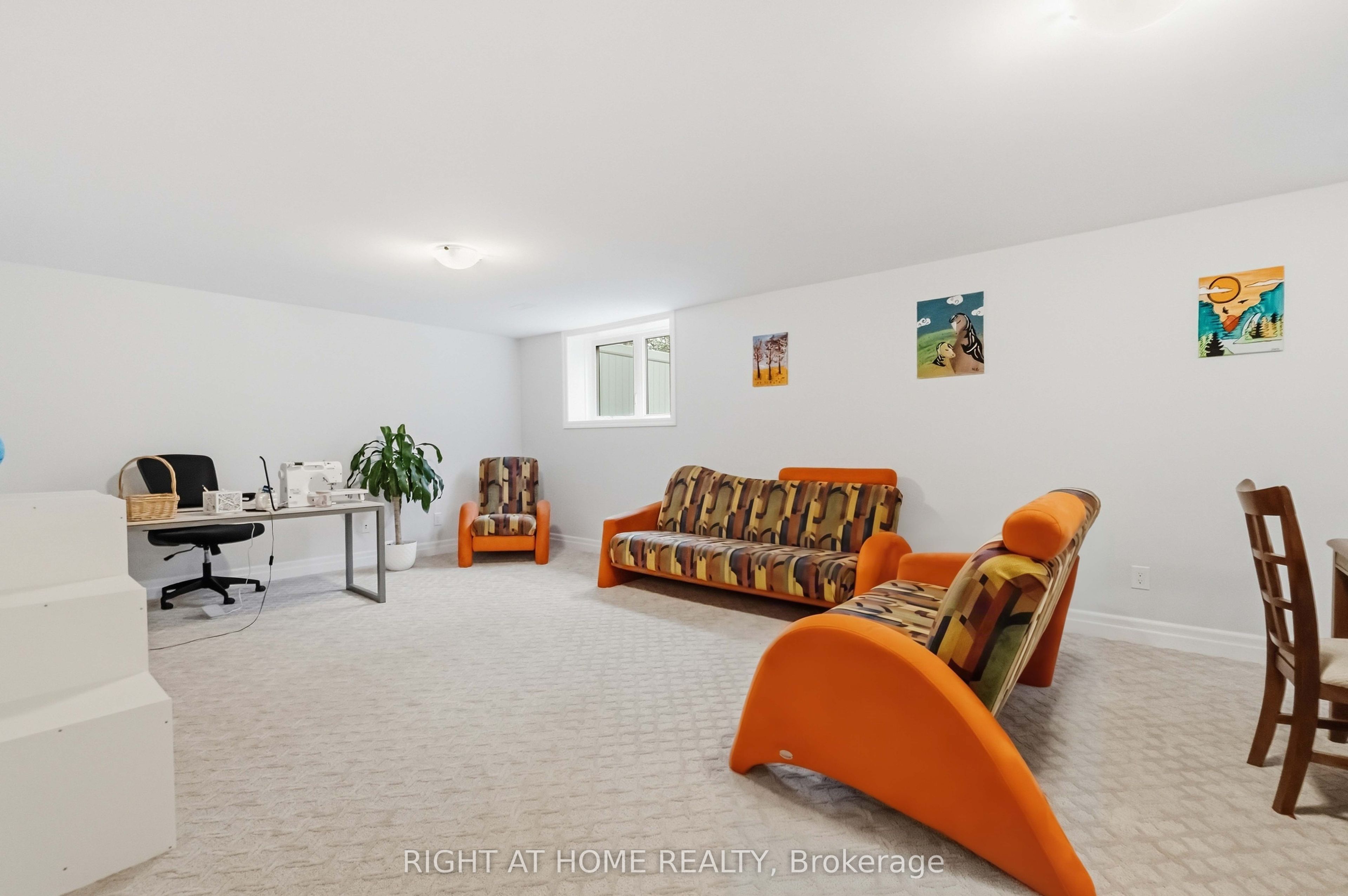 35 Hawks Landing Crescent Property Photo 41