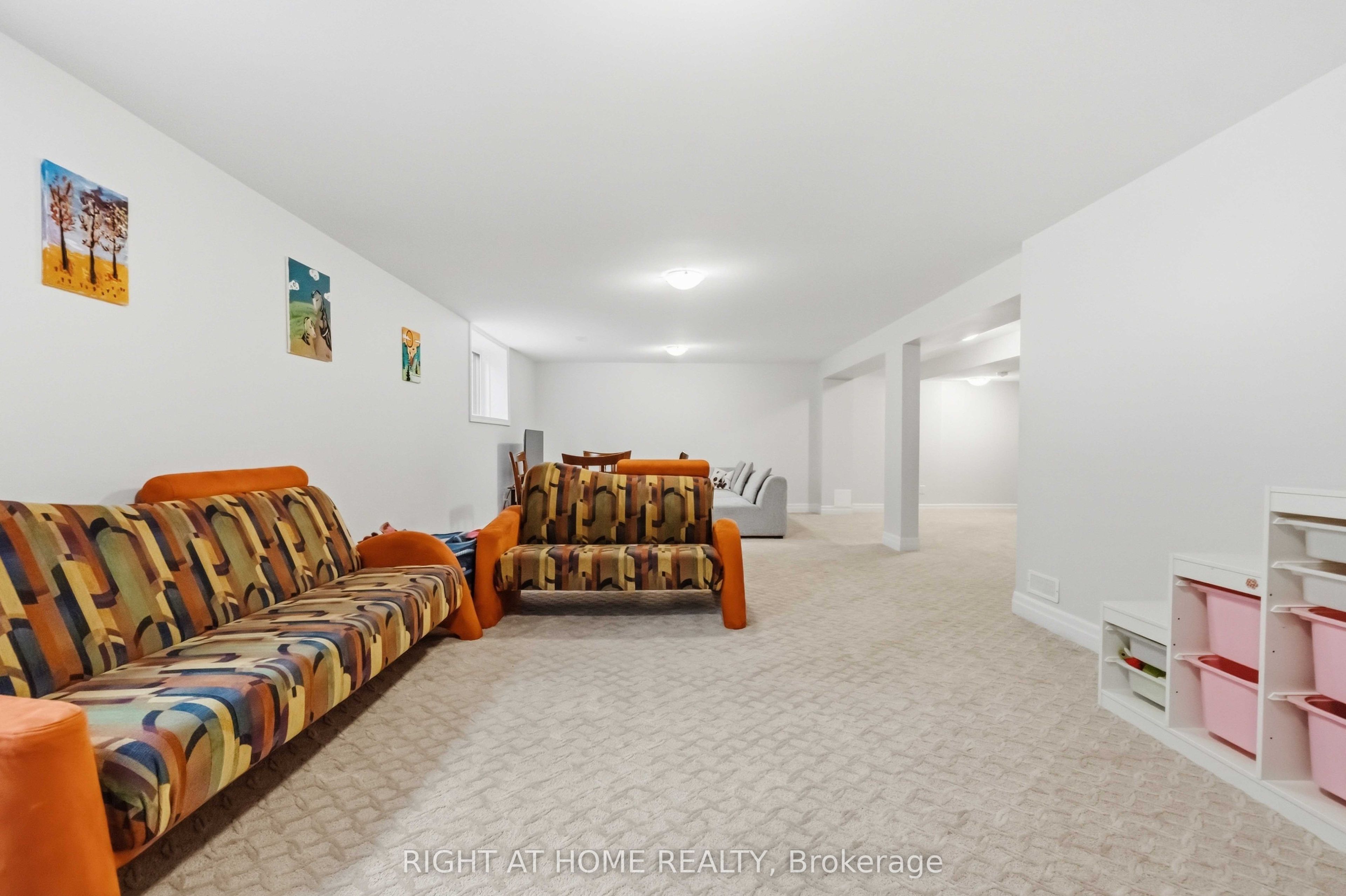 35 Hawks Landing Crescent Property Photo 43
