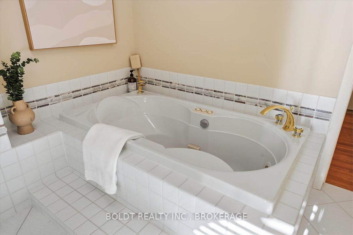 290 Riverview Boulevard Property Photo 32