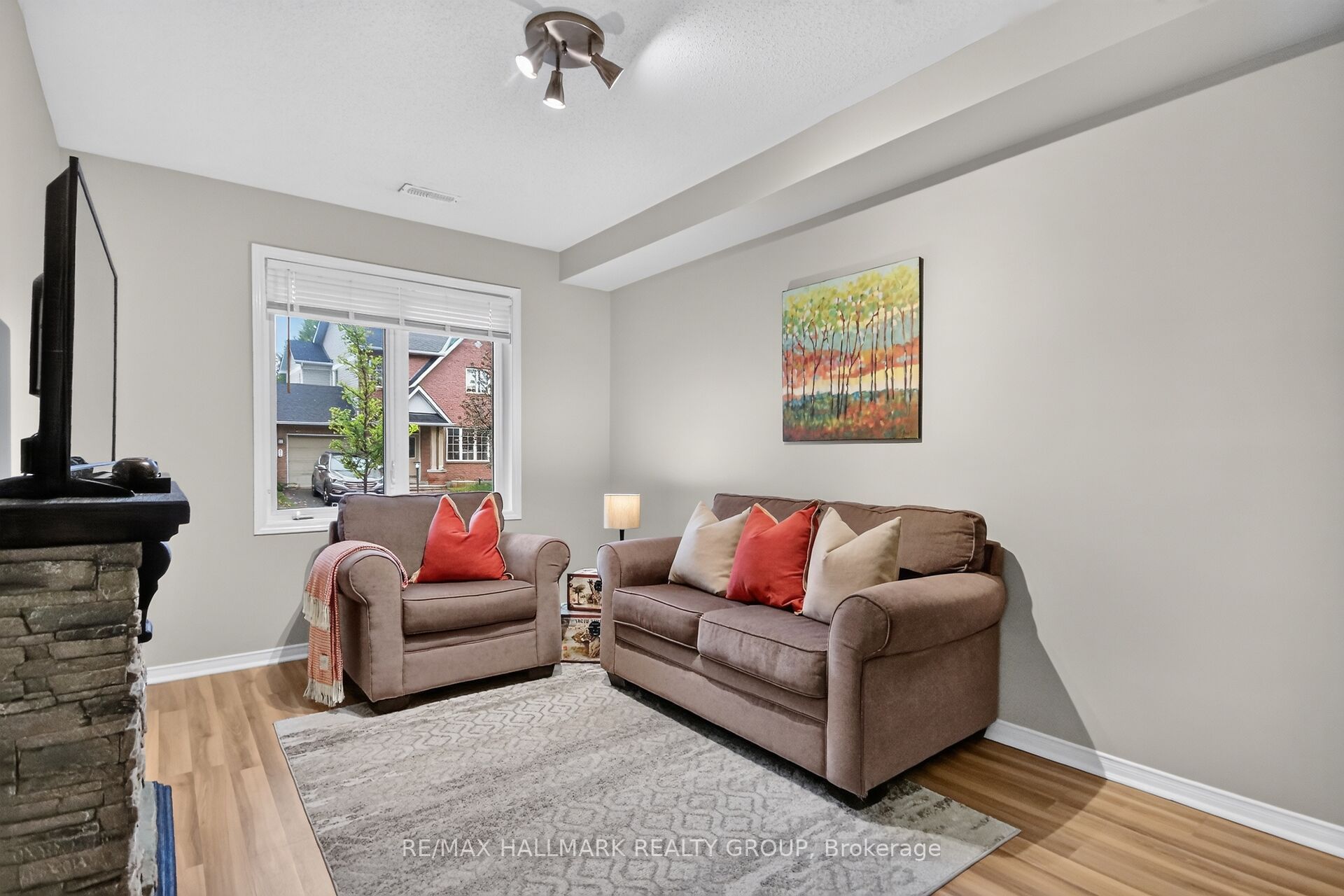 10e Daybreak Street Property Photo 4