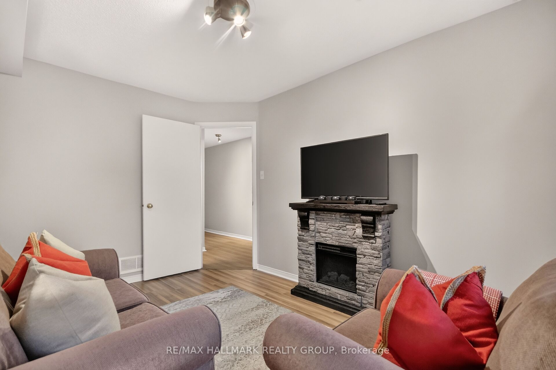 10e Daybreak Street Property Photo 5