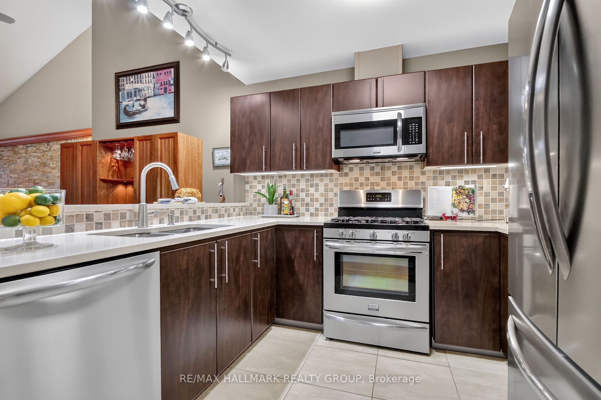 10e Daybreak Street Property Photo 11