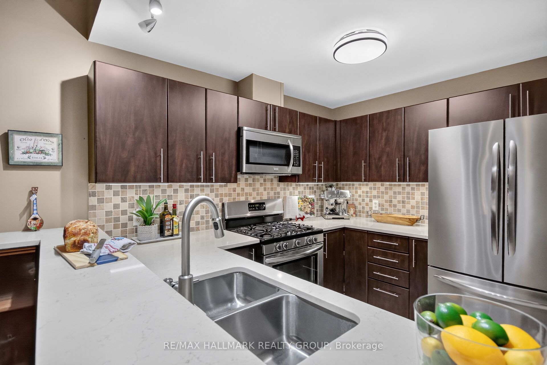 10e Daybreak Street Property Photo 13