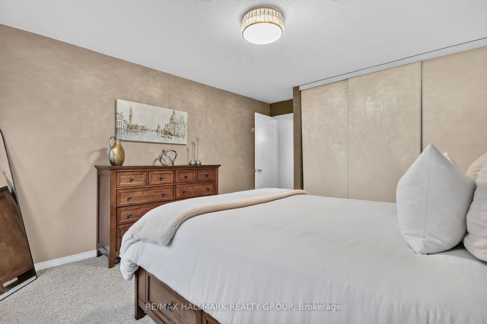 10e Daybreak Street Property Photo 28