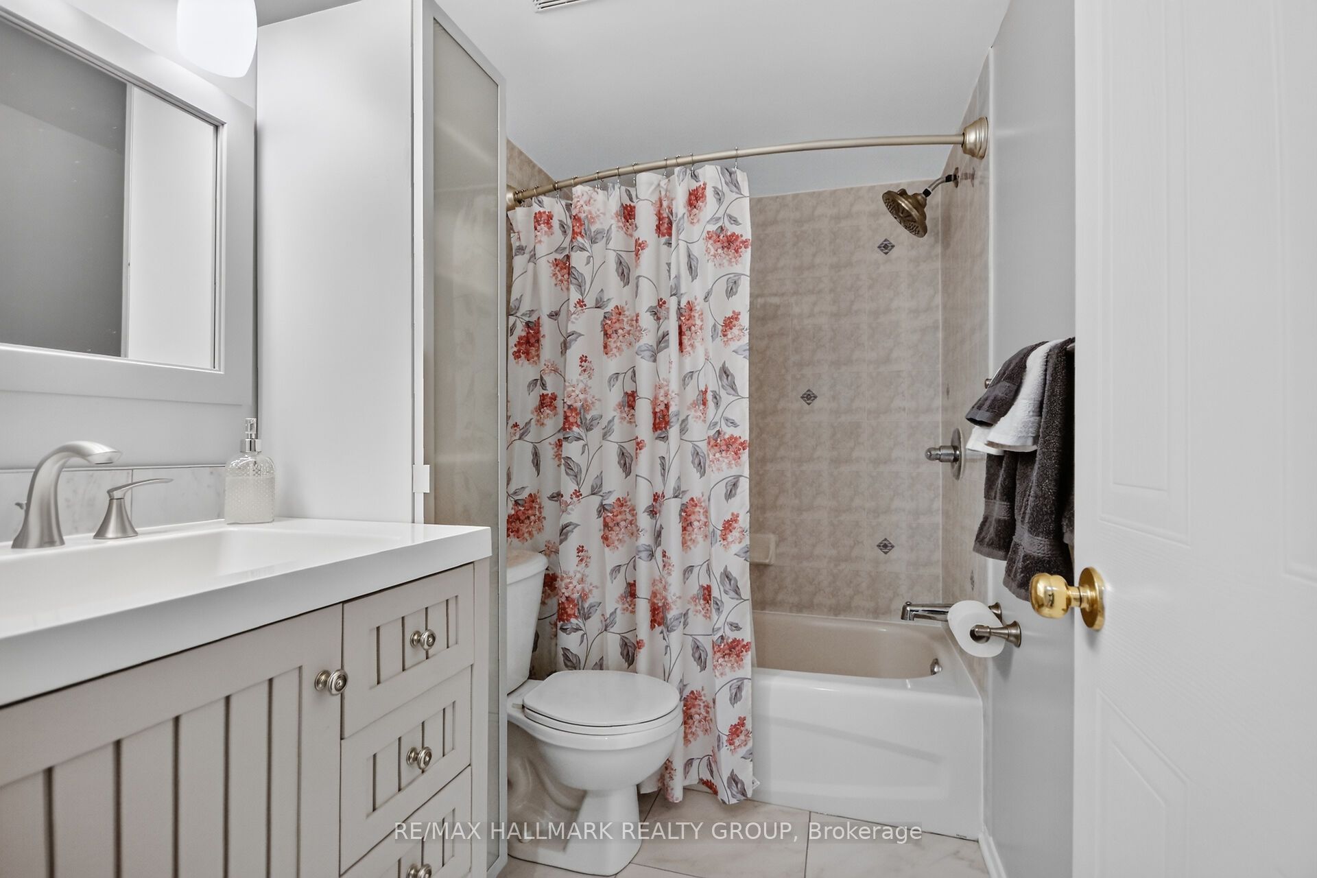 10e Daybreak Street Property Photo 32
