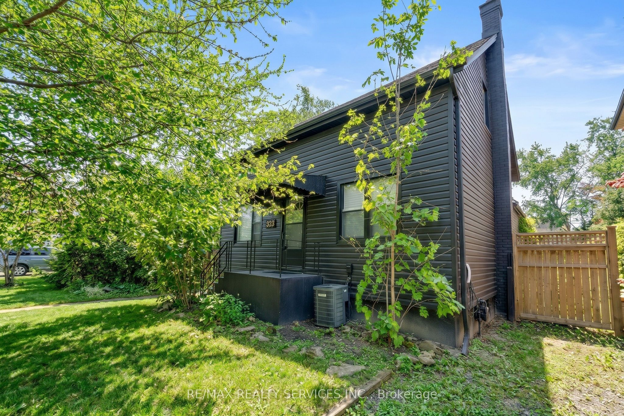 323 Charlton Avenue W Property Photo 1