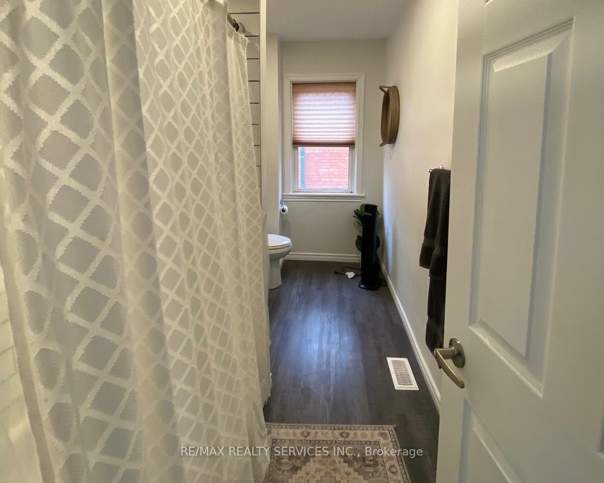 323 Charlton Avenue W Property Photo 19