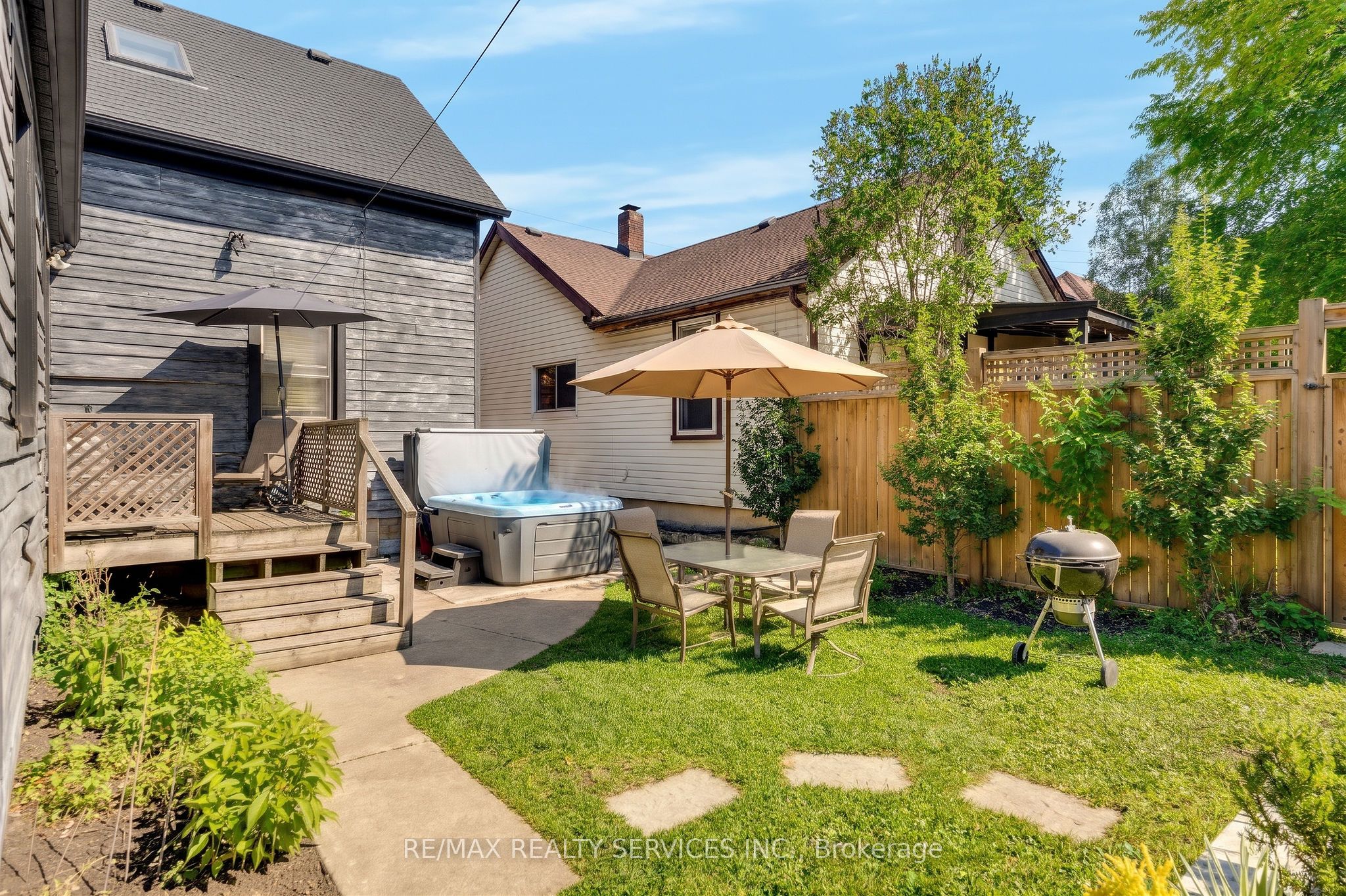 323 Charlton Avenue W Property Photo 25