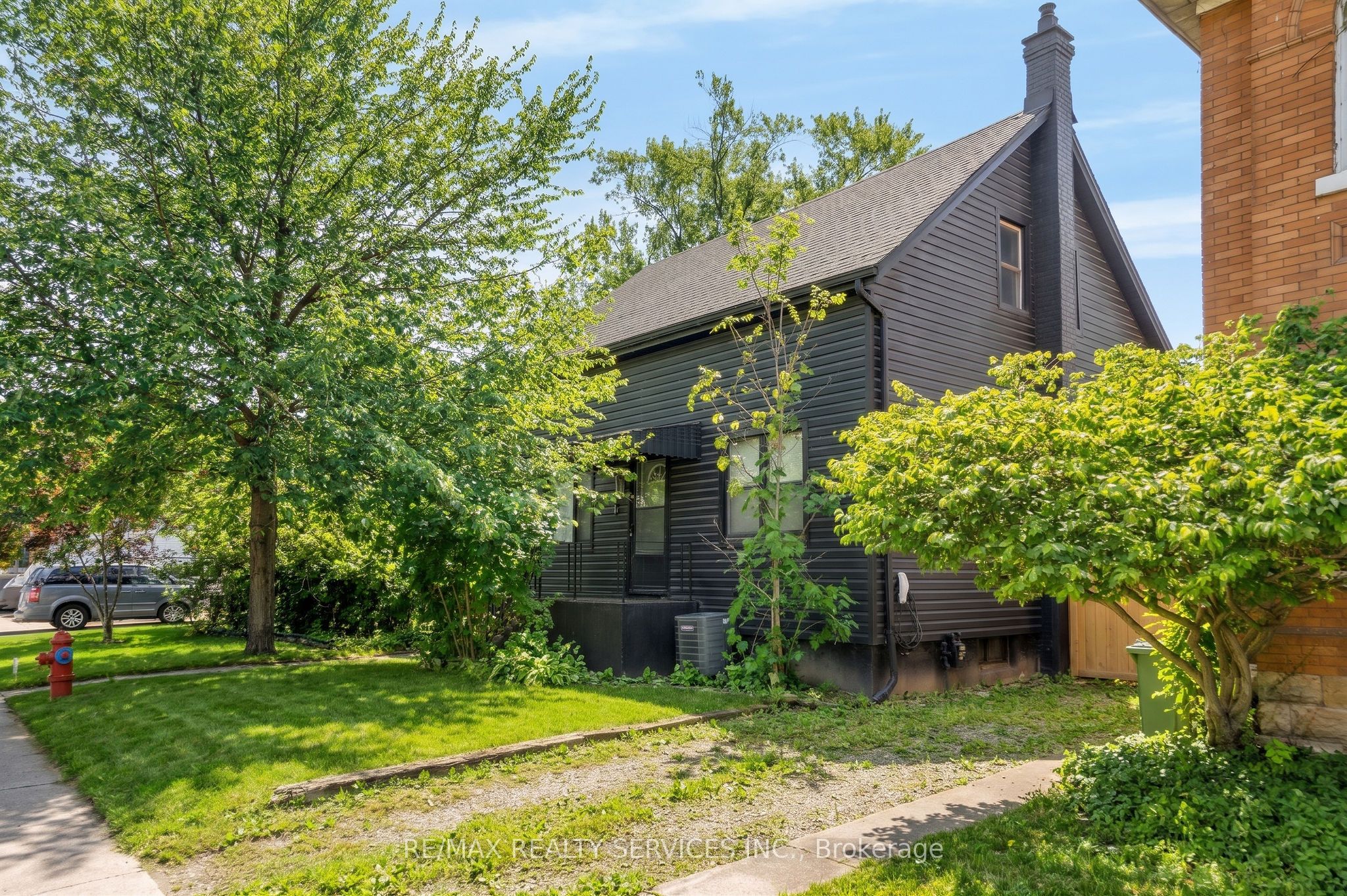 323 Charlton Avenue W Property Photo 26