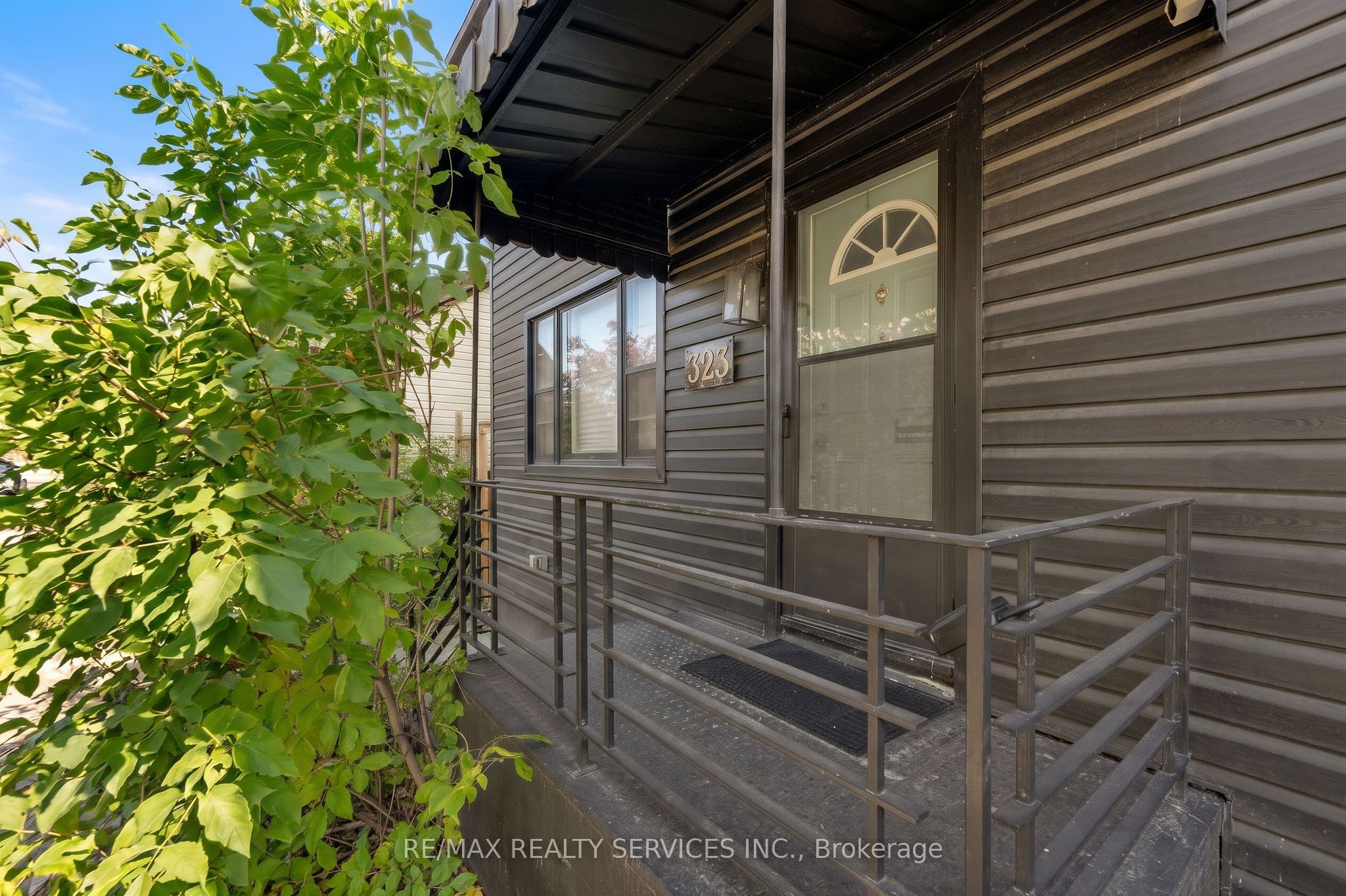 323 Charlton Avenue W Property Photo 28