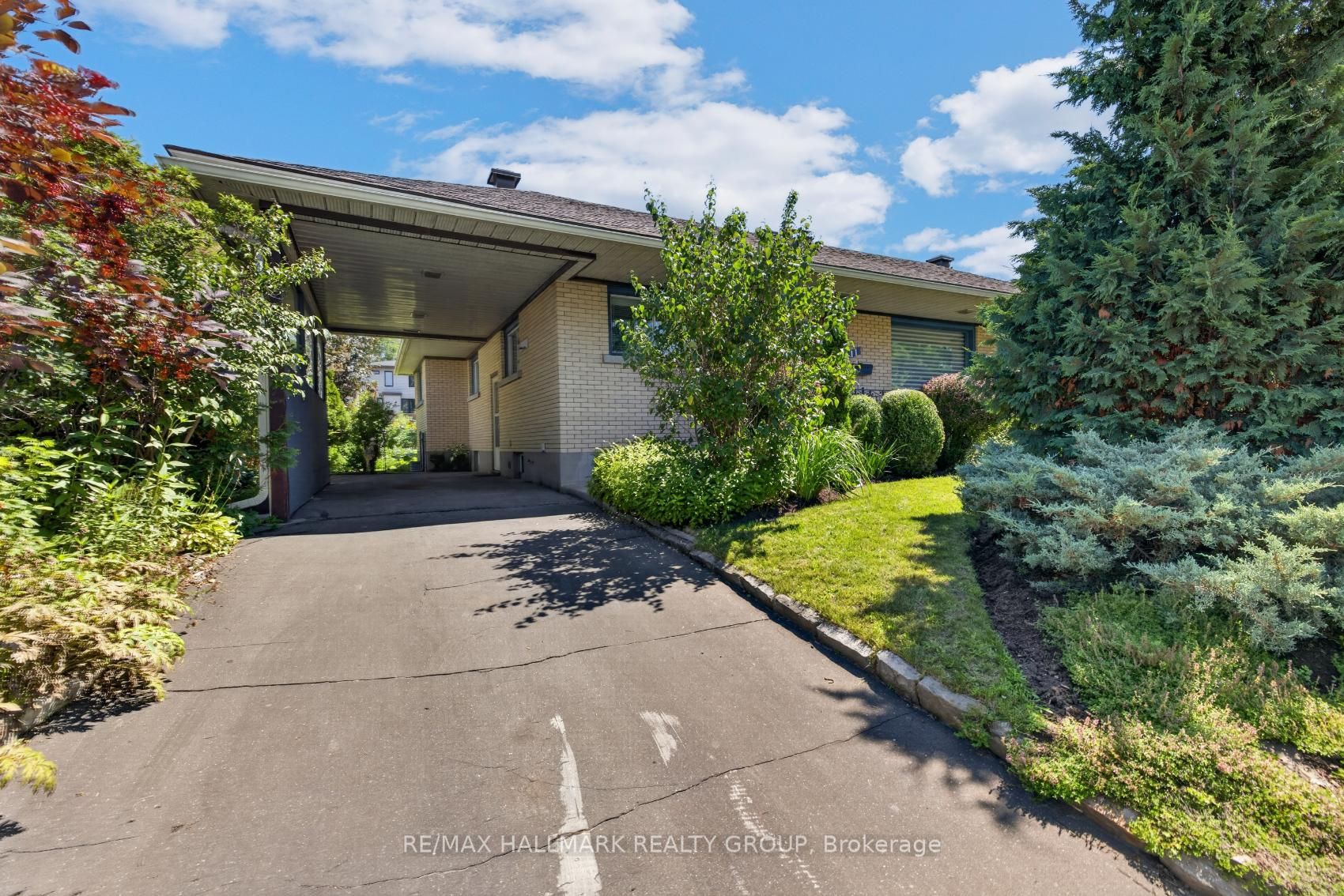 811 Iroquois Road Property Photo 3