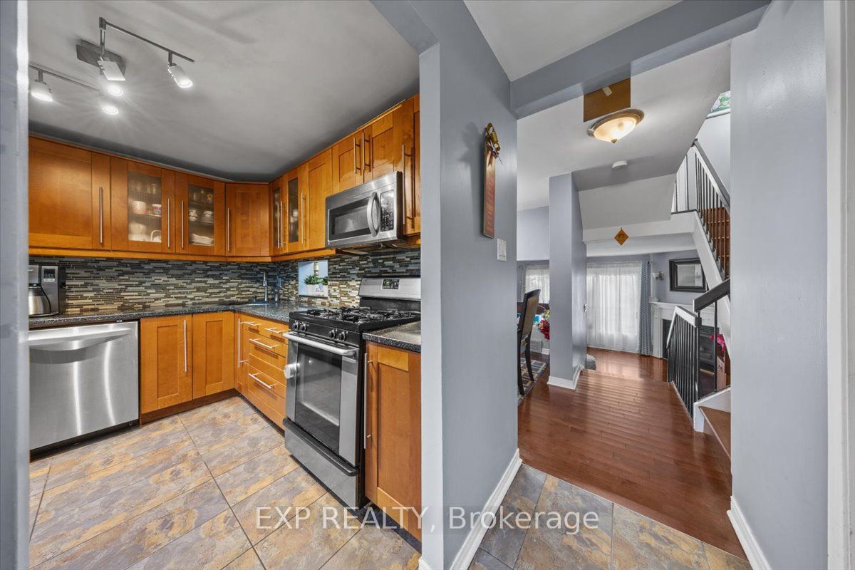 66 Tedwyn Drive Property Photo 3