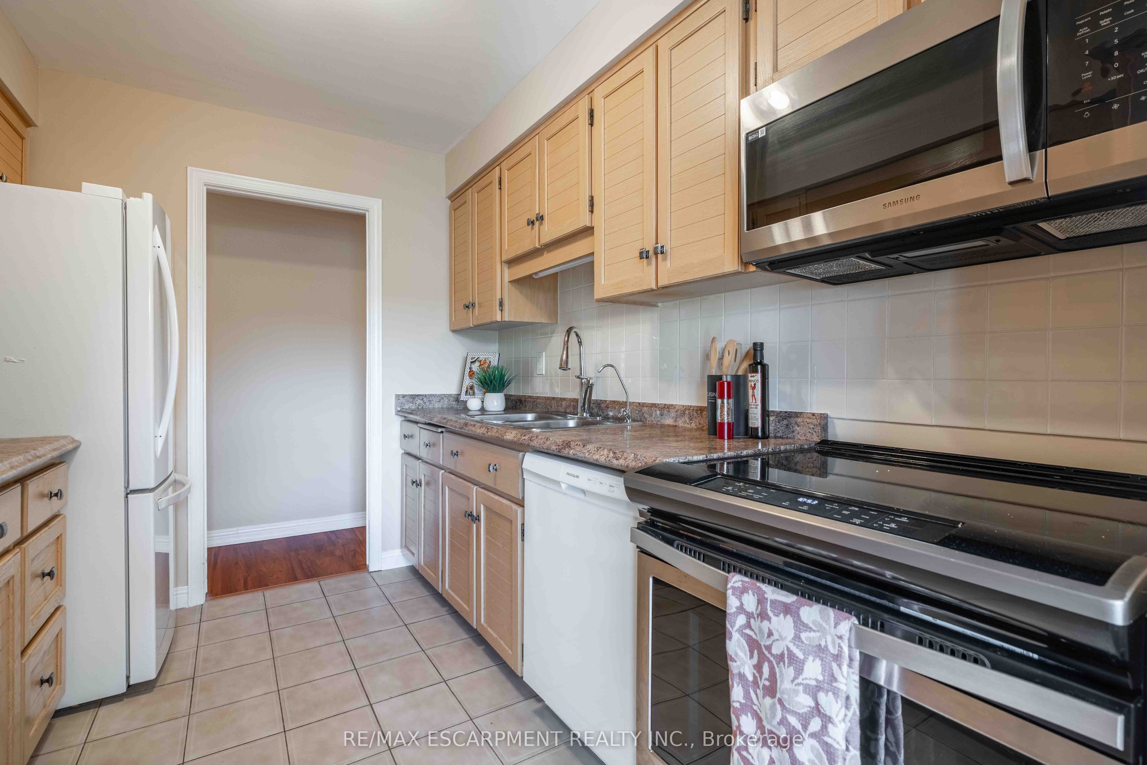6 Village Green Boulevard 606 Property Photo 9
