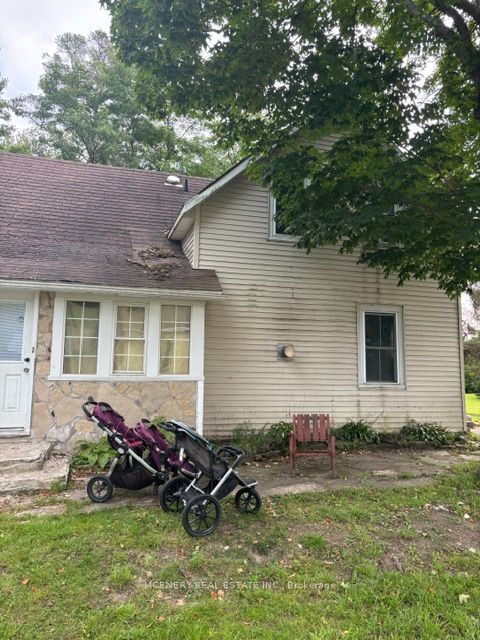 112 Queen Street W Property Photo 2