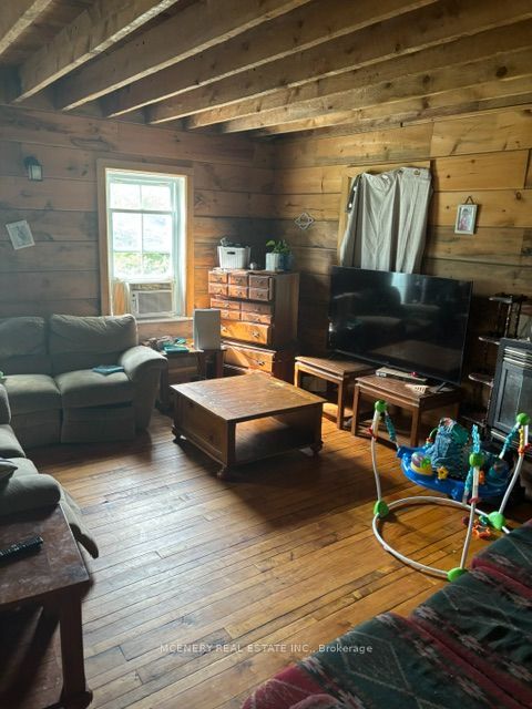 112 Queen Street W Property Photo 3