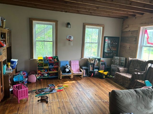 112 Queen Street W Property Photo 4
