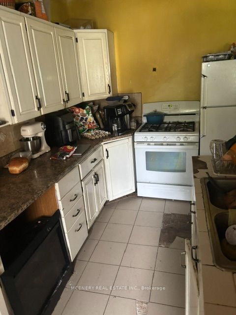 112 Queen Street W Property Photo 12