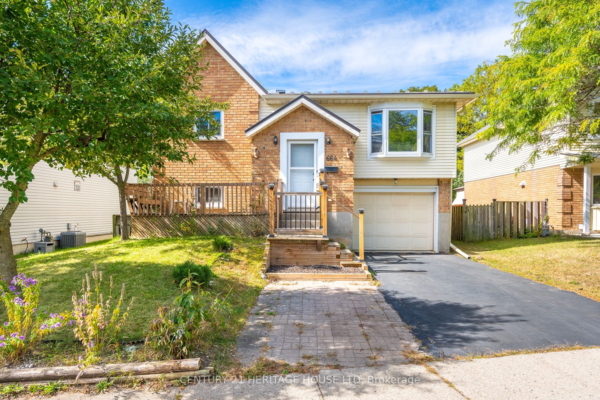 664 Hillview Road Property Photo 2