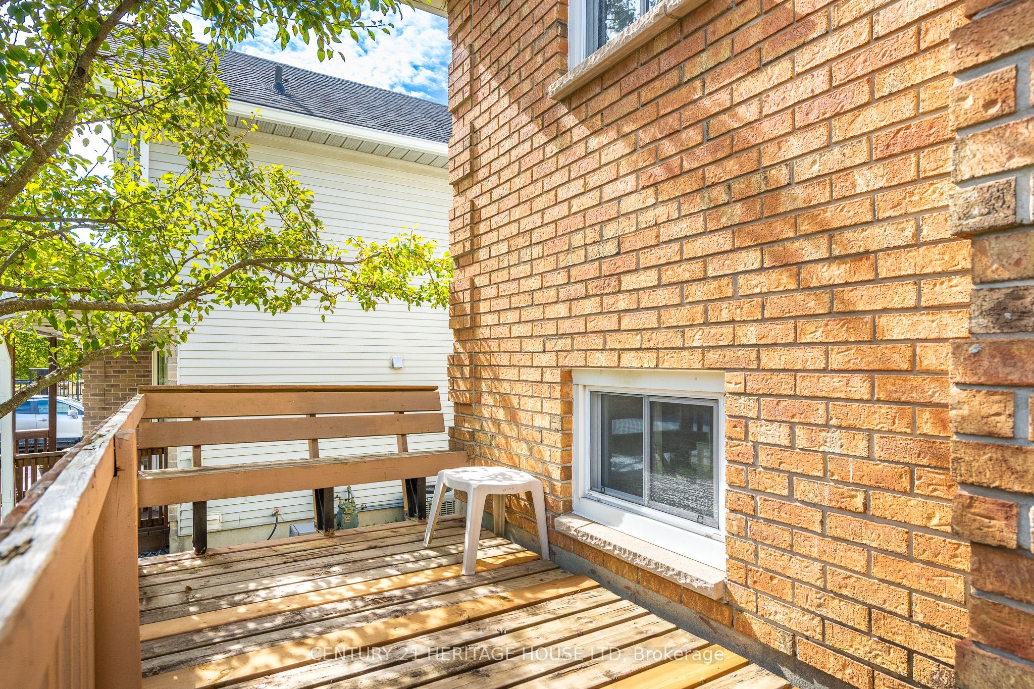 664 Hillview Road Property Photo 5