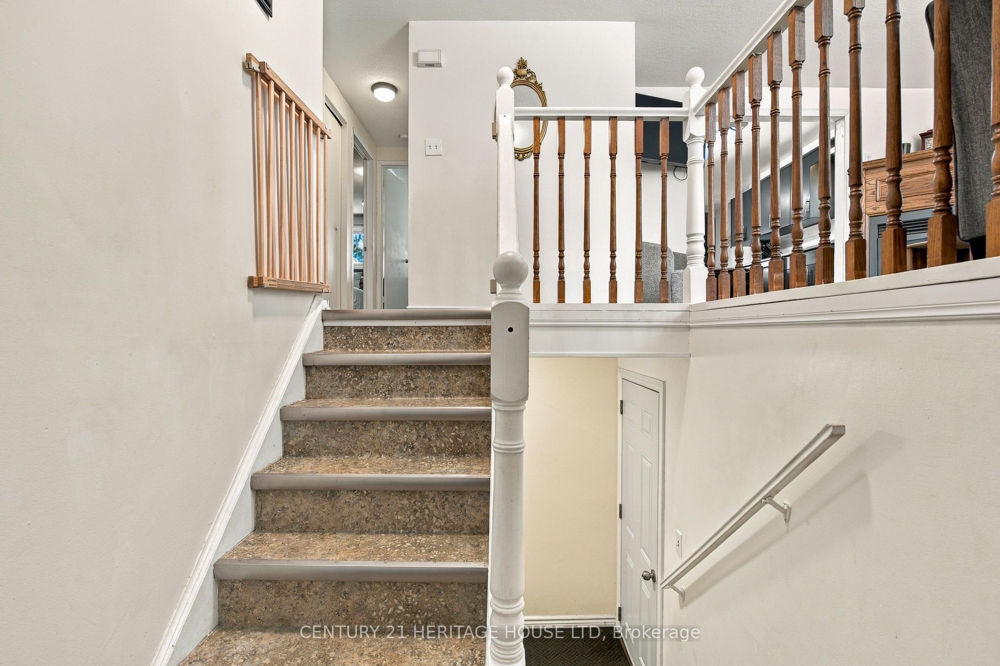 664 Hillview Road Property Photo 7