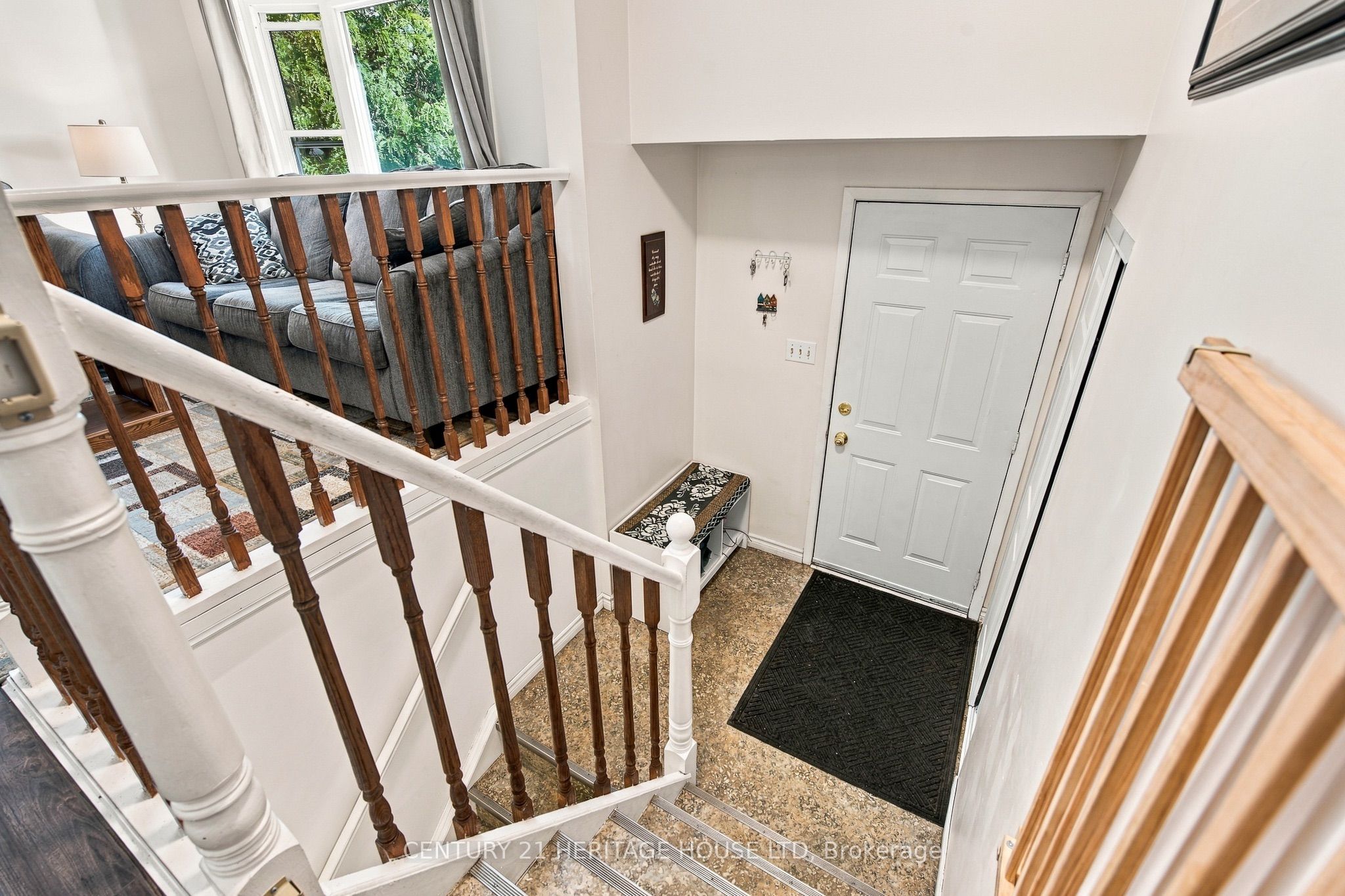 664 Hillview Road Property Photo 8