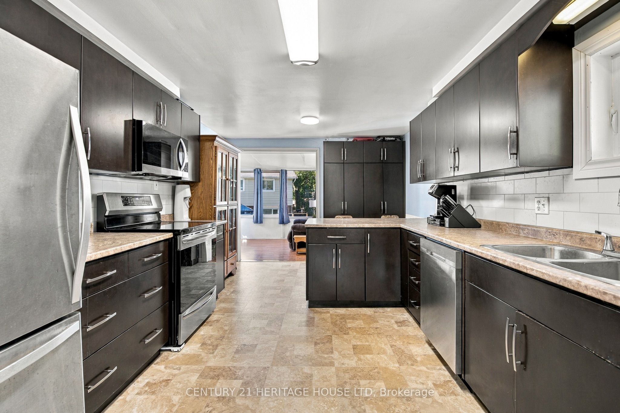 664 Hillview Road Property Photo 12