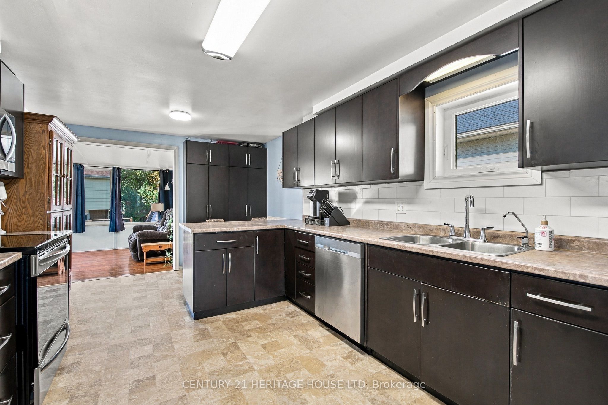 664 Hillview Road Property Photo 13