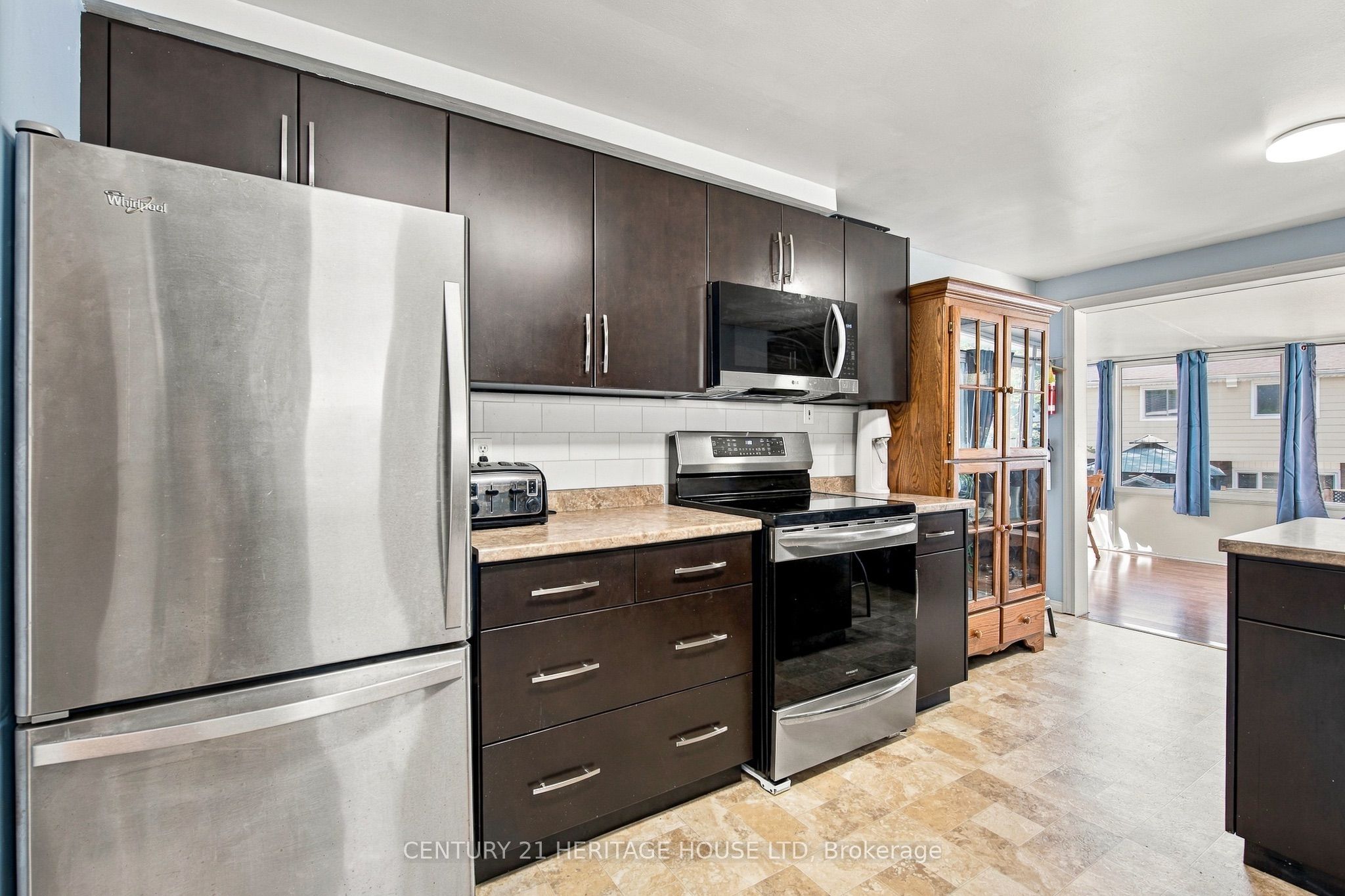 664 Hillview Road Property Photo 14