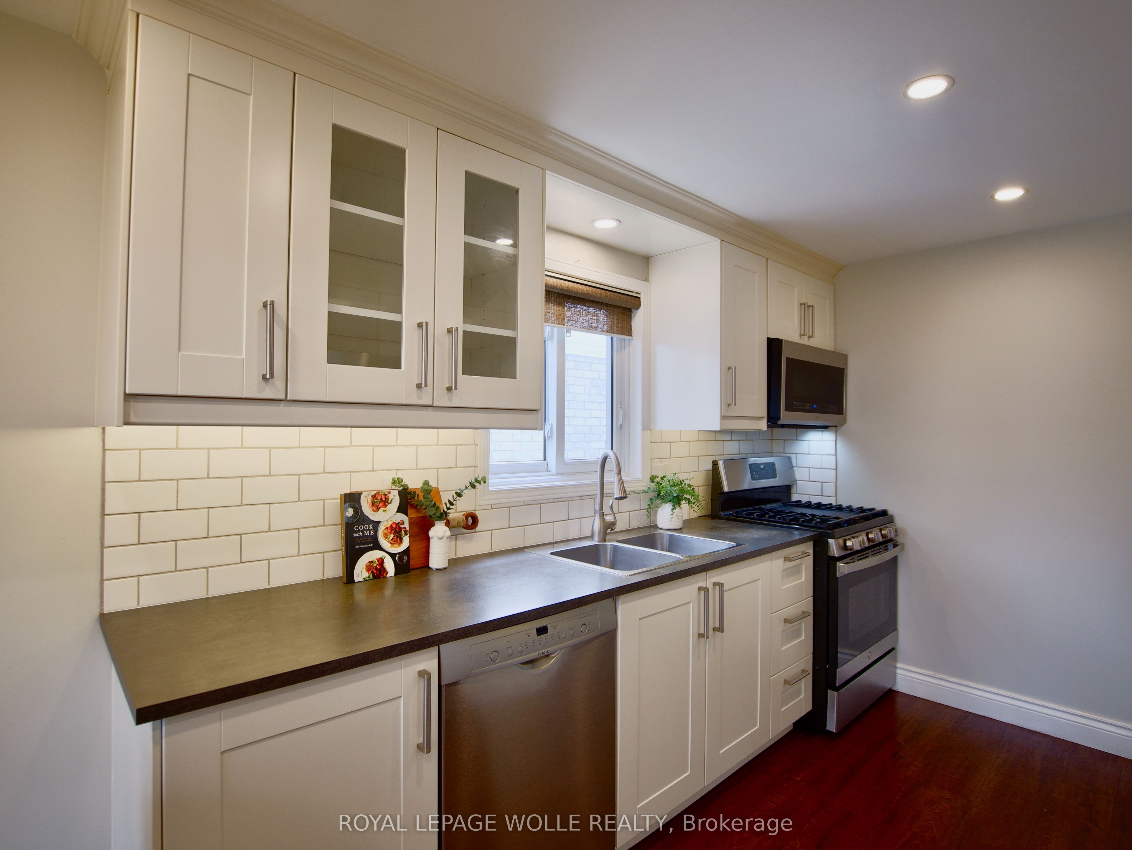 449 Exmoor Street Property Photo 6