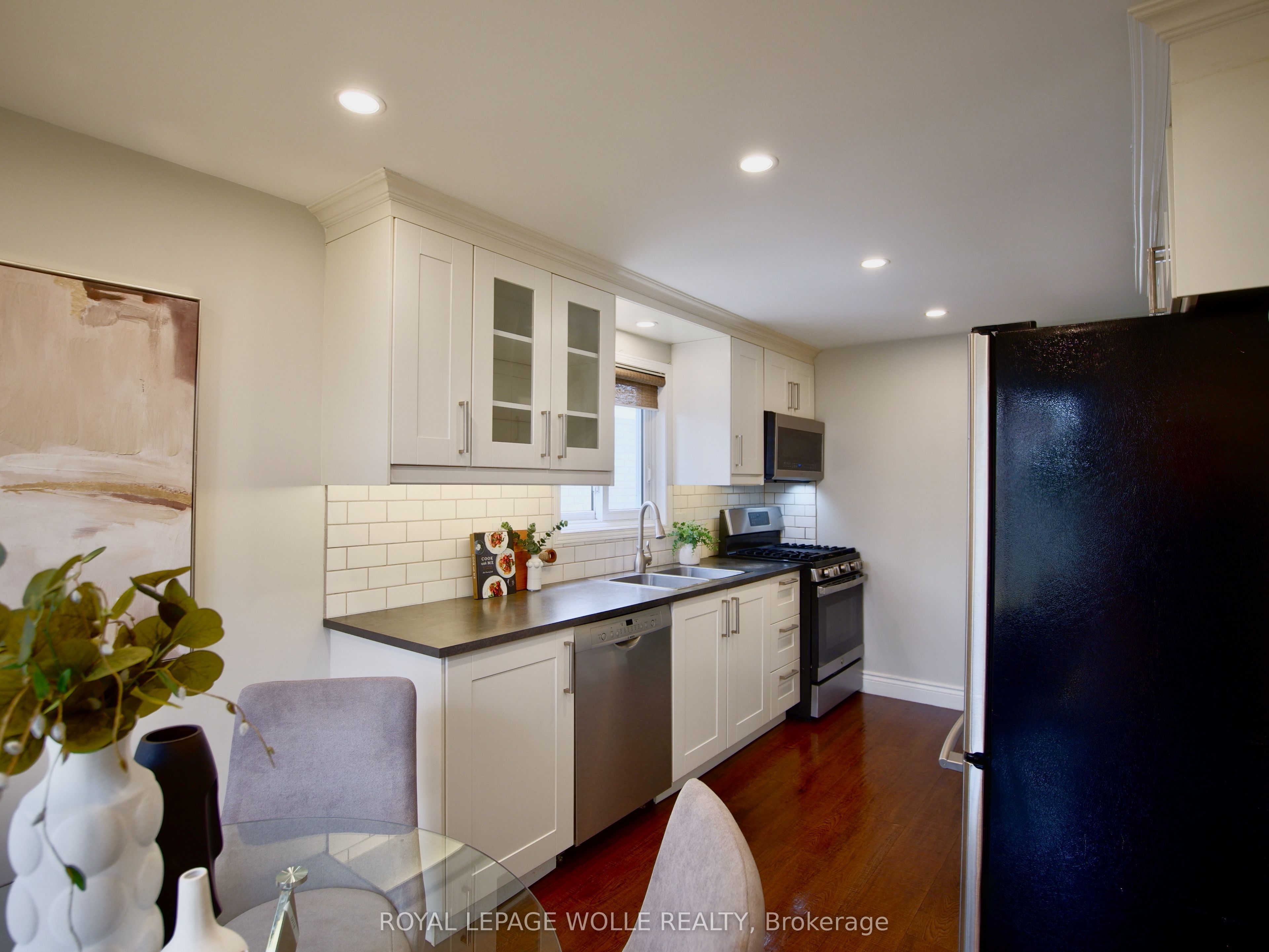 449 Exmoor Street Property Photo 7