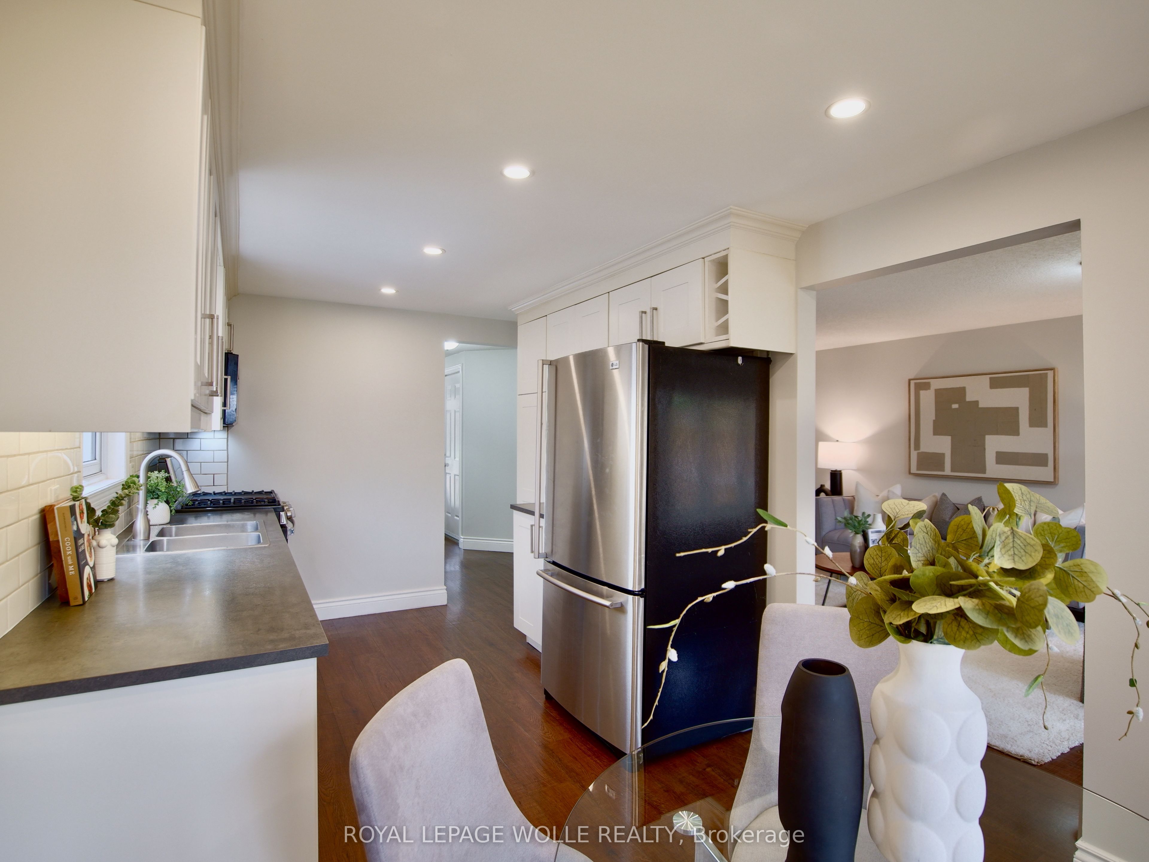 449 Exmoor Street Property Photo 8