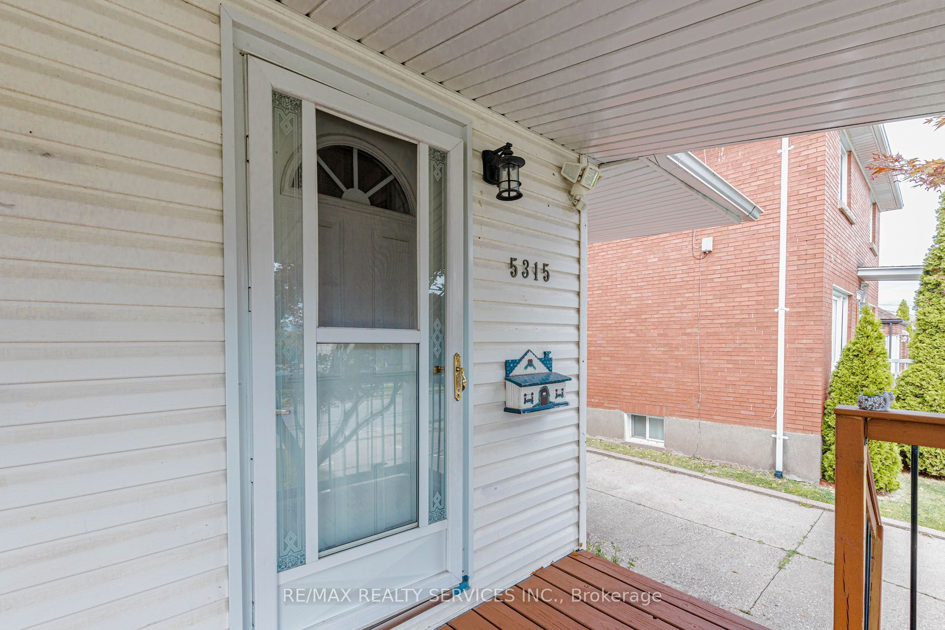 5315 Ontario Avenue Property Photo 3