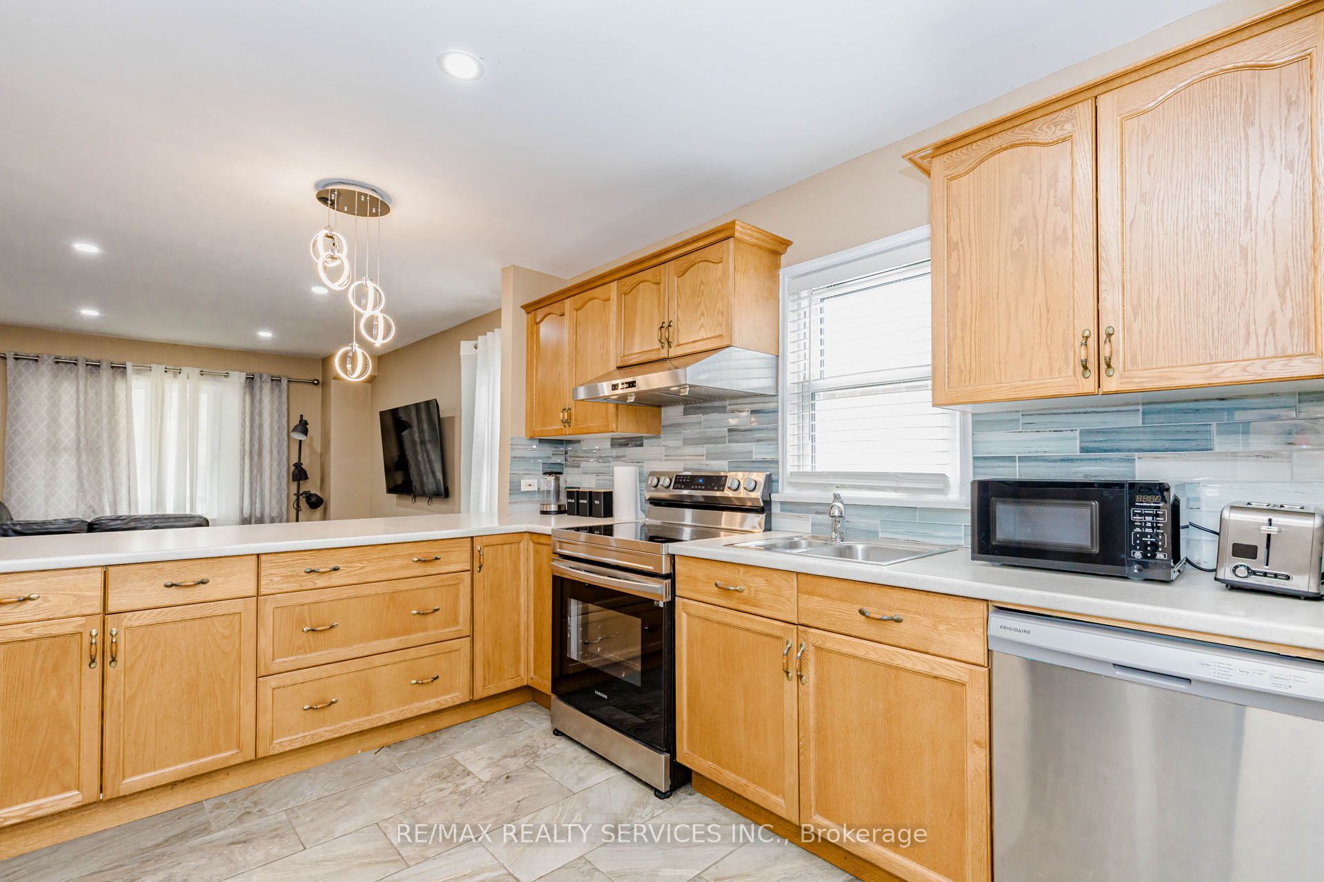 5315 Ontario Avenue Property Photo 8