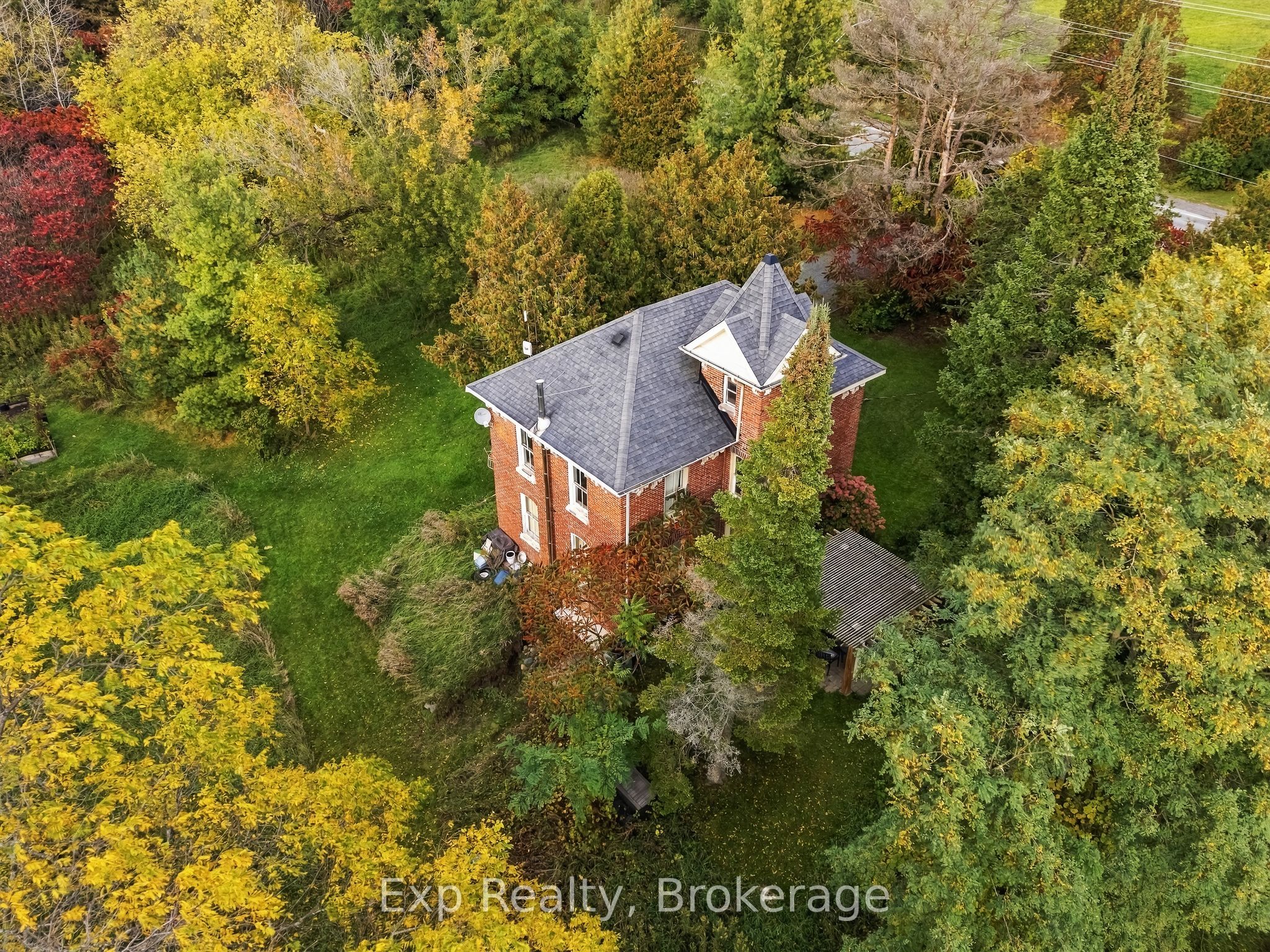 835 Brook Road N Property Photo 1