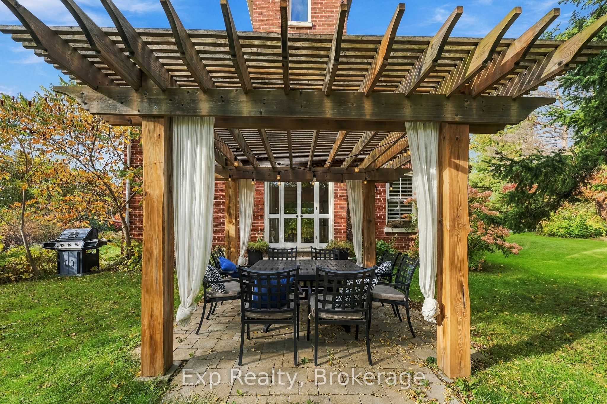 835 Brook Road N Property Photo 7