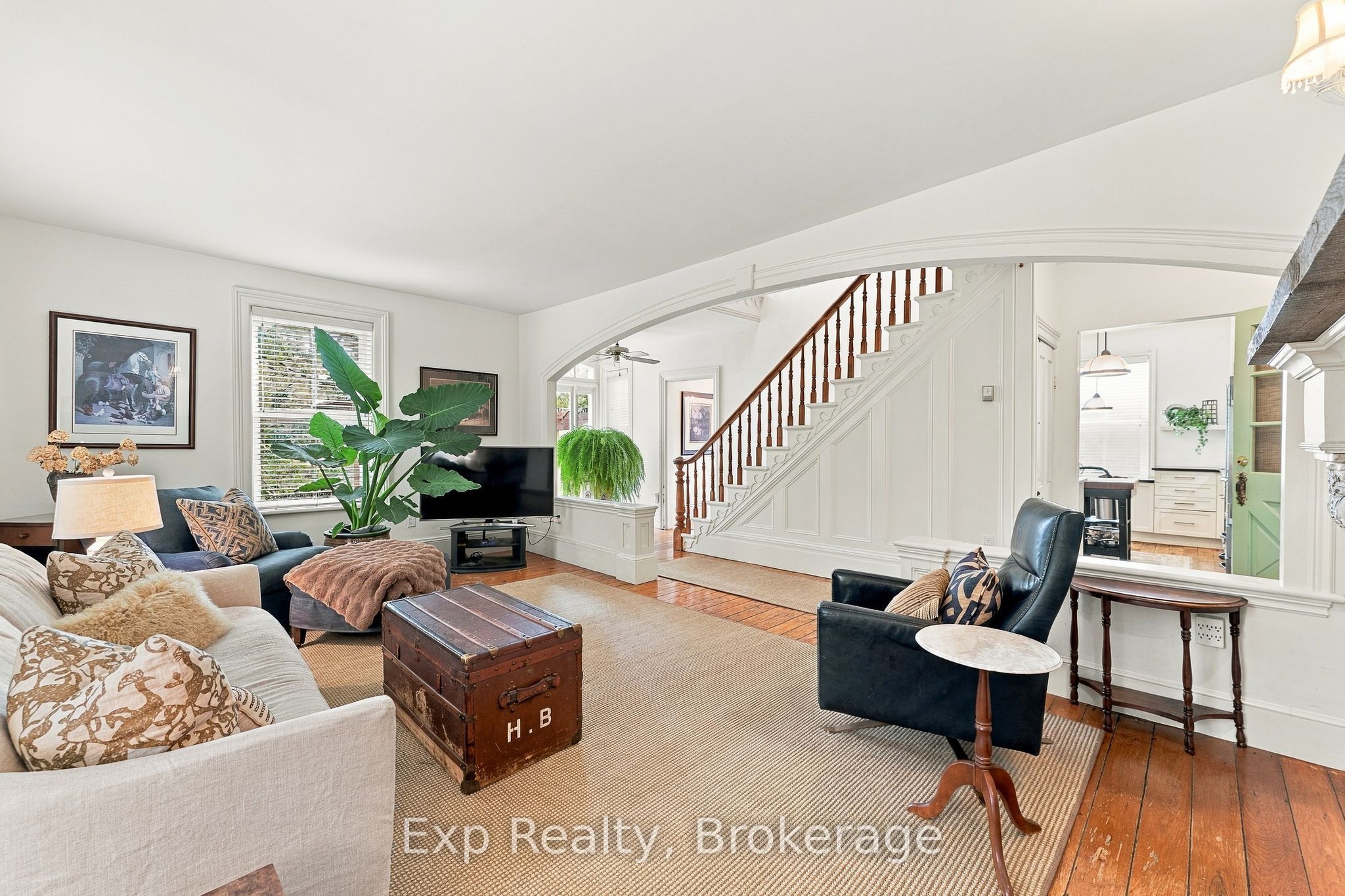 835 Brook Road N Property Photo 11
