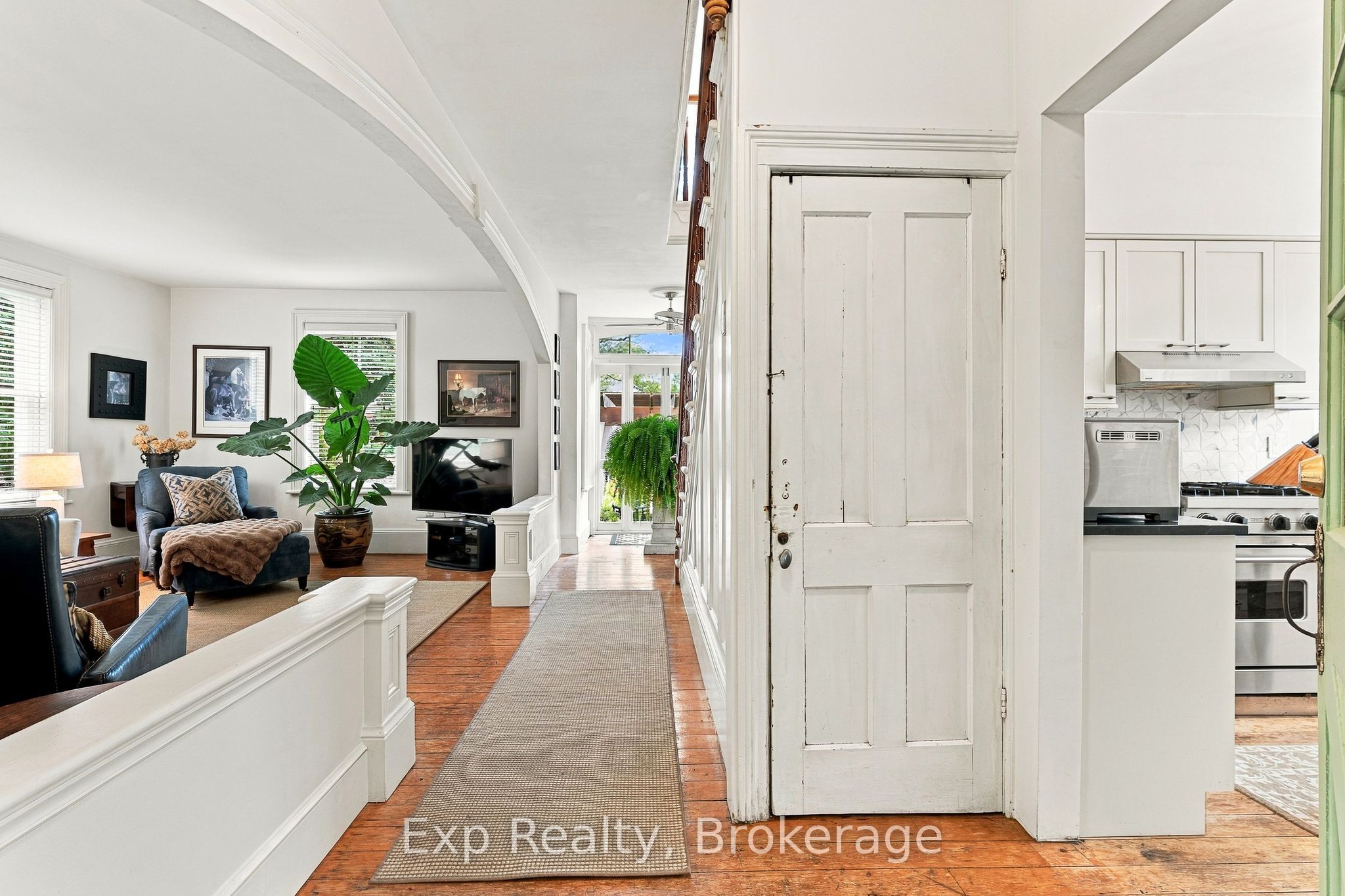 835 Brook Road N Property Photo 15