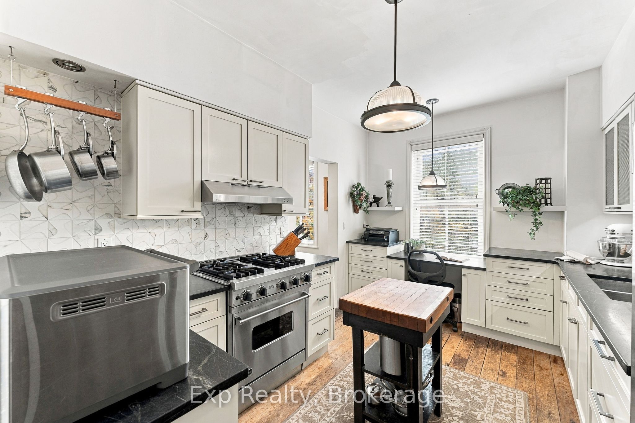 835 Brook Road N Property Photo 18
