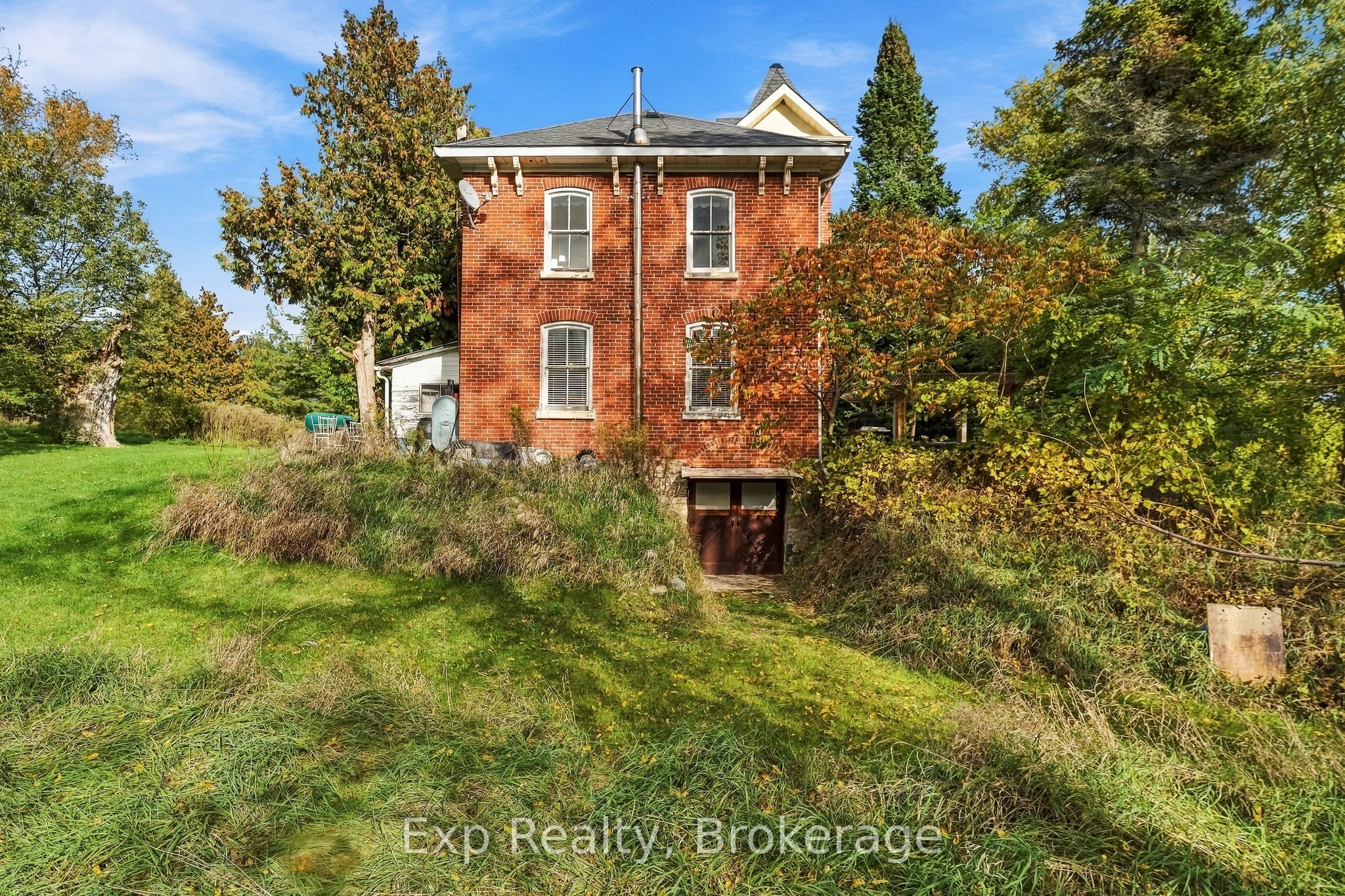 835 Brook Road N Property Photo 34