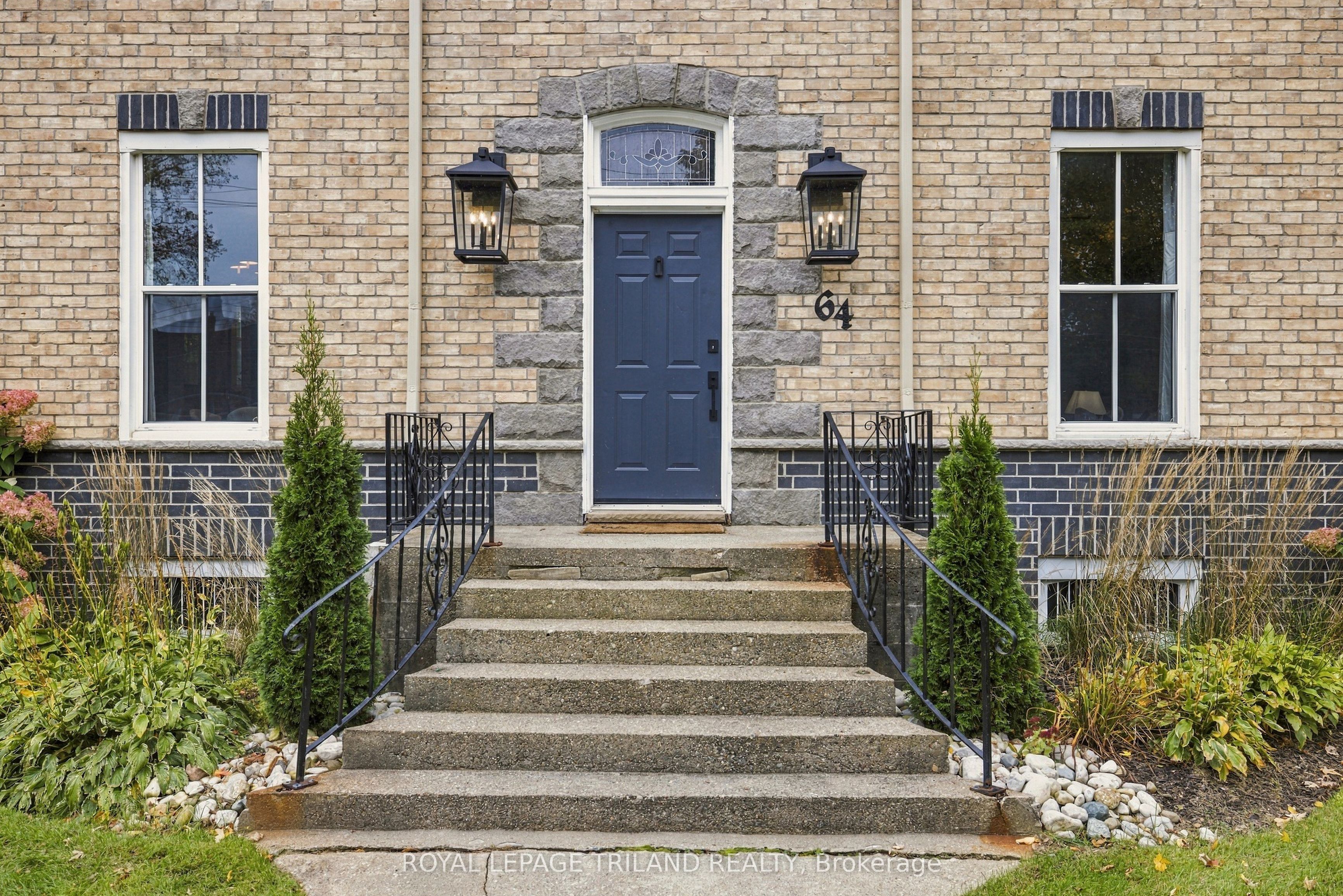 64 South Street W Property Photo 4