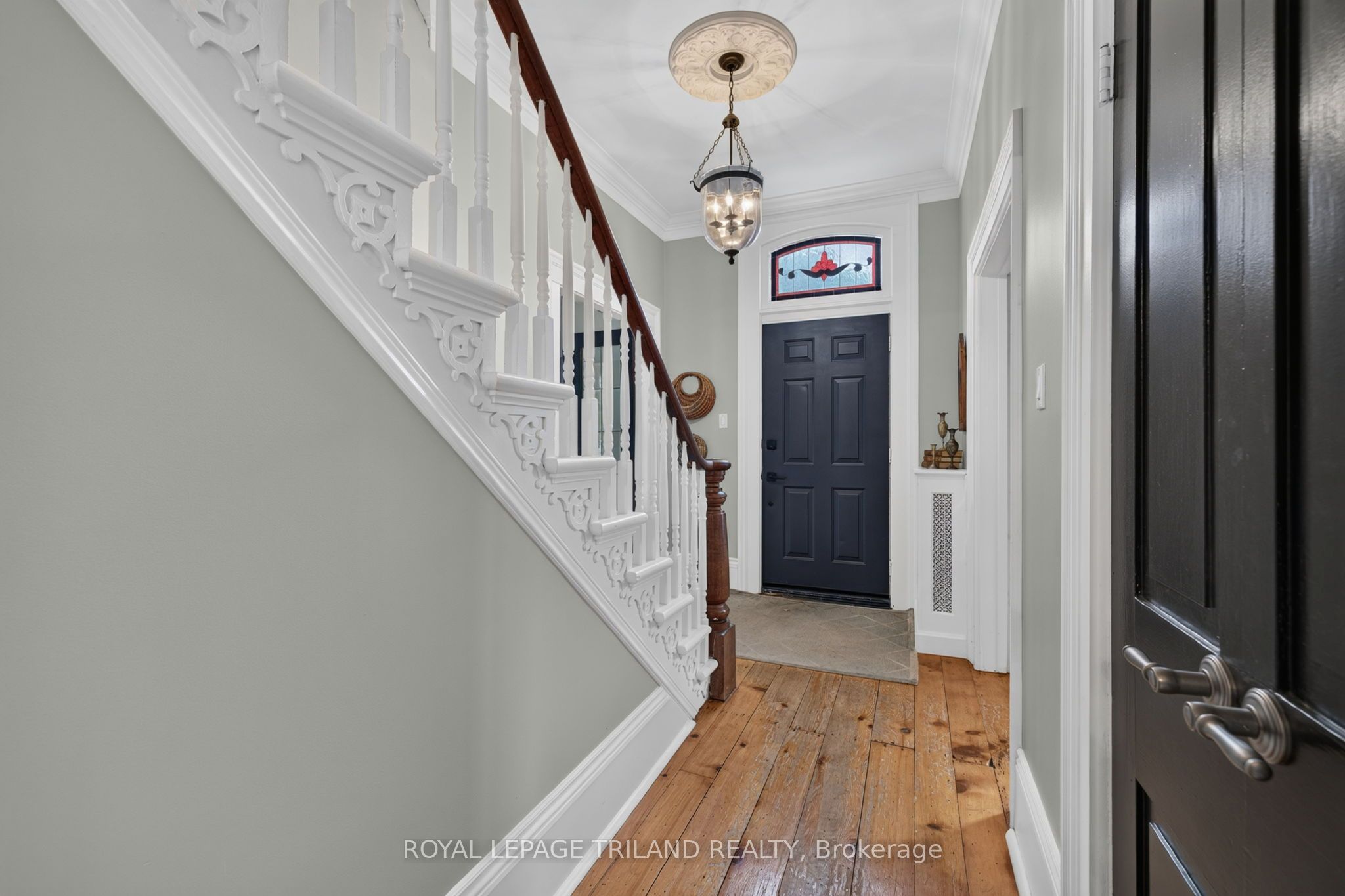 64 South Street W Property Photo 7