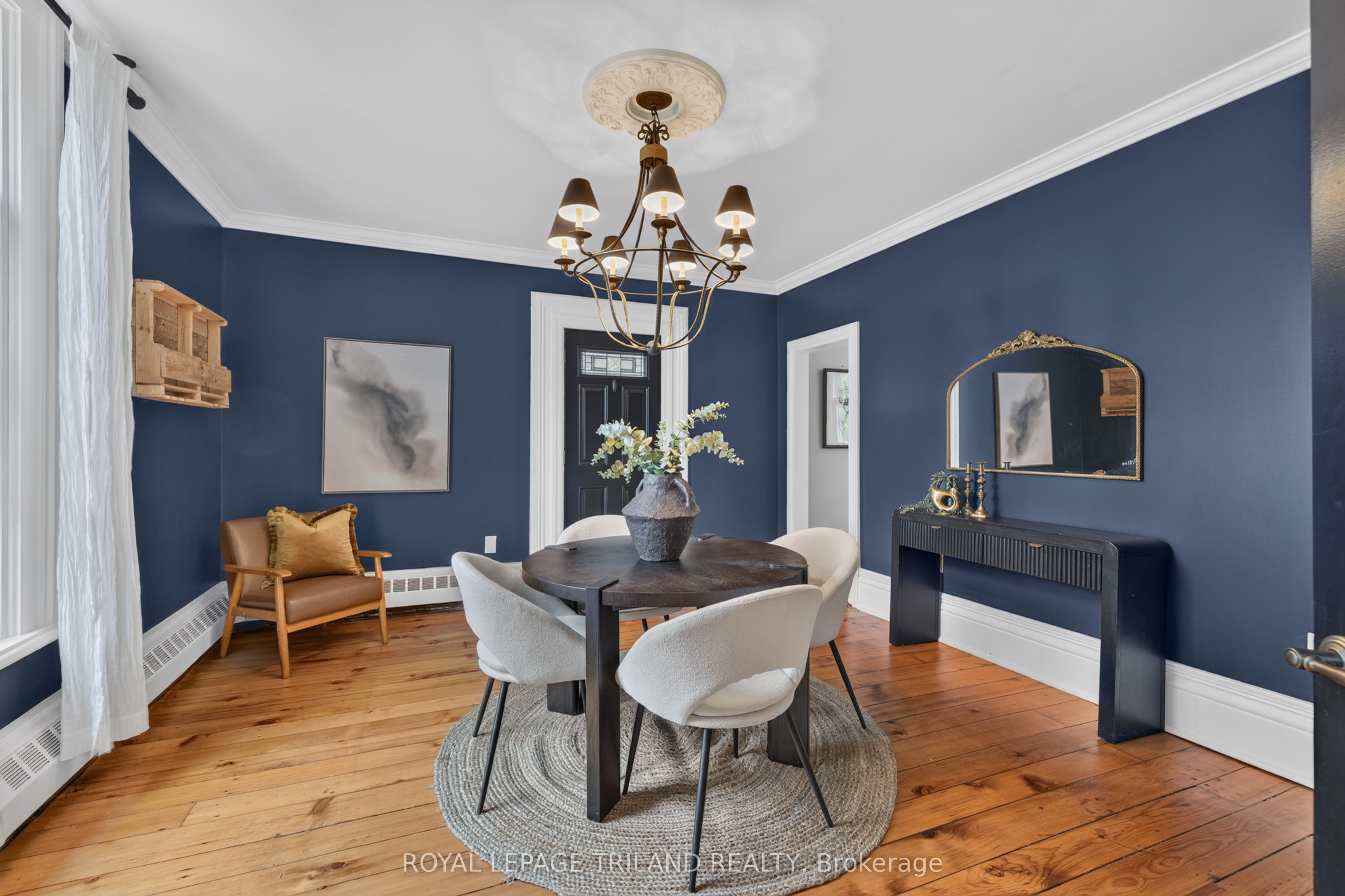 64 South Street W Property Photo 13