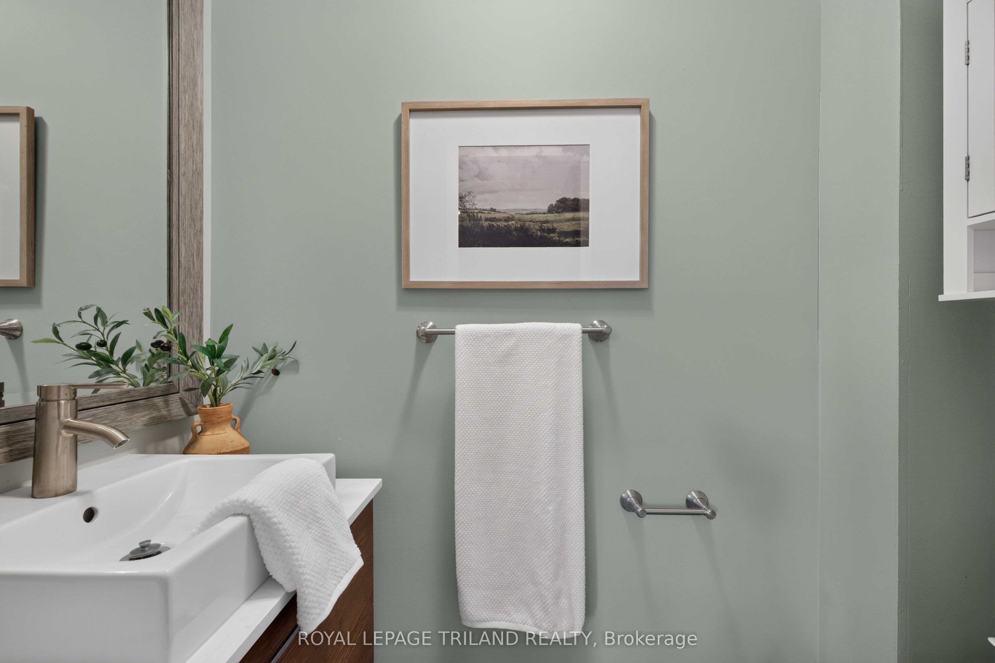 64 South Street W Property Photo 22
