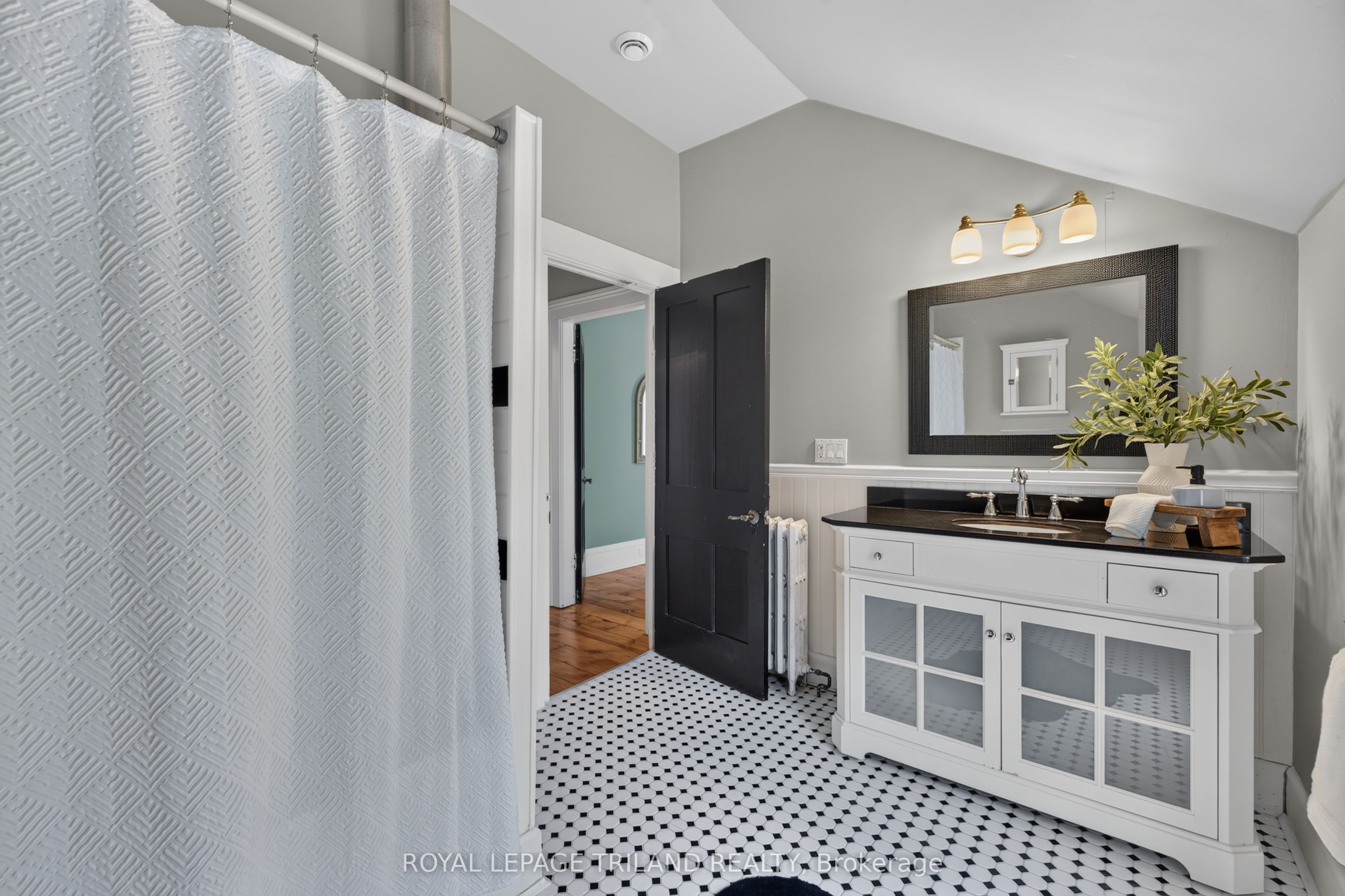 64 South Street W Property Photo 30